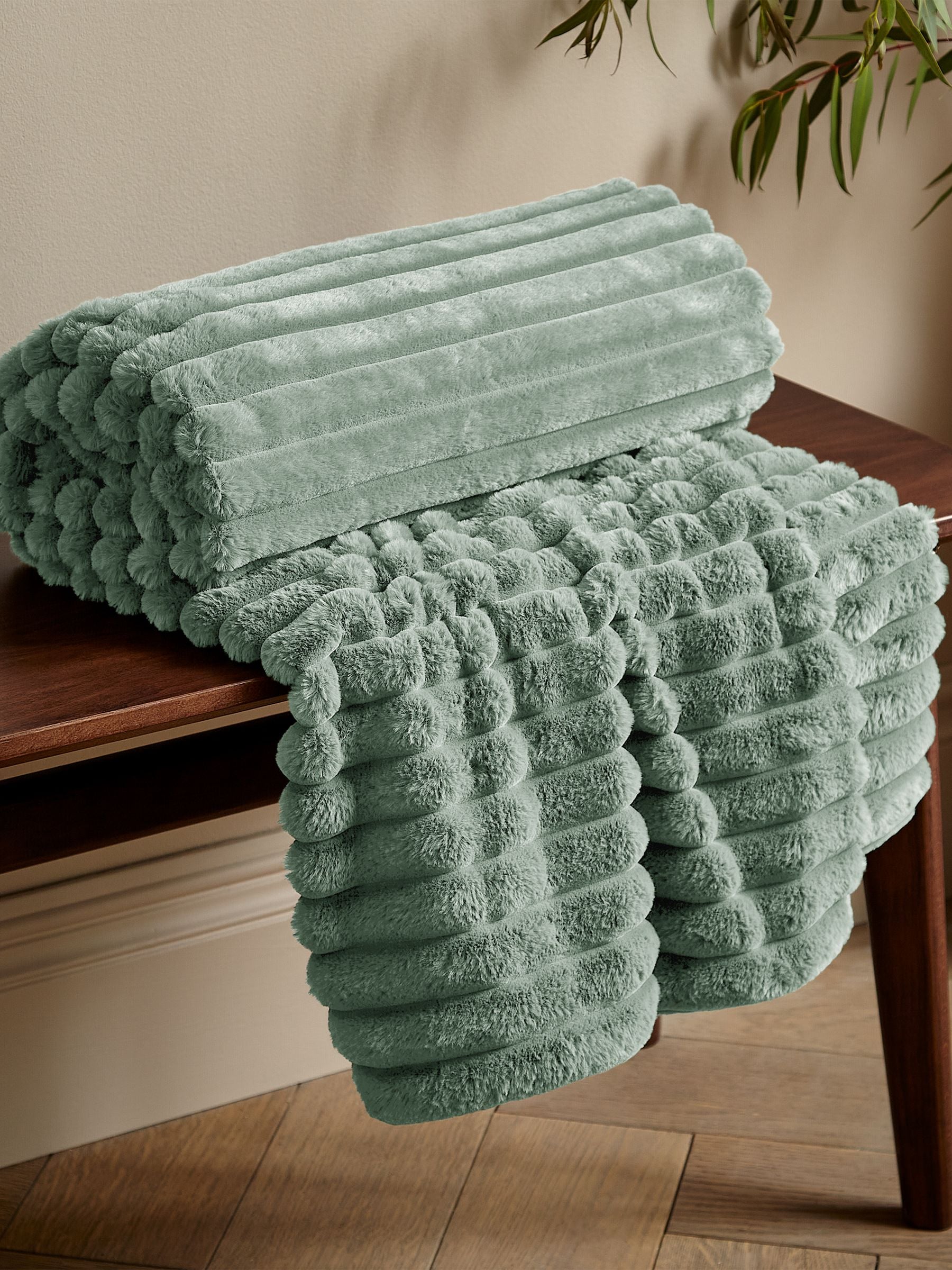 Catherine Lansfield Green Soft and Cosy Ribbed Faux Fur Throw