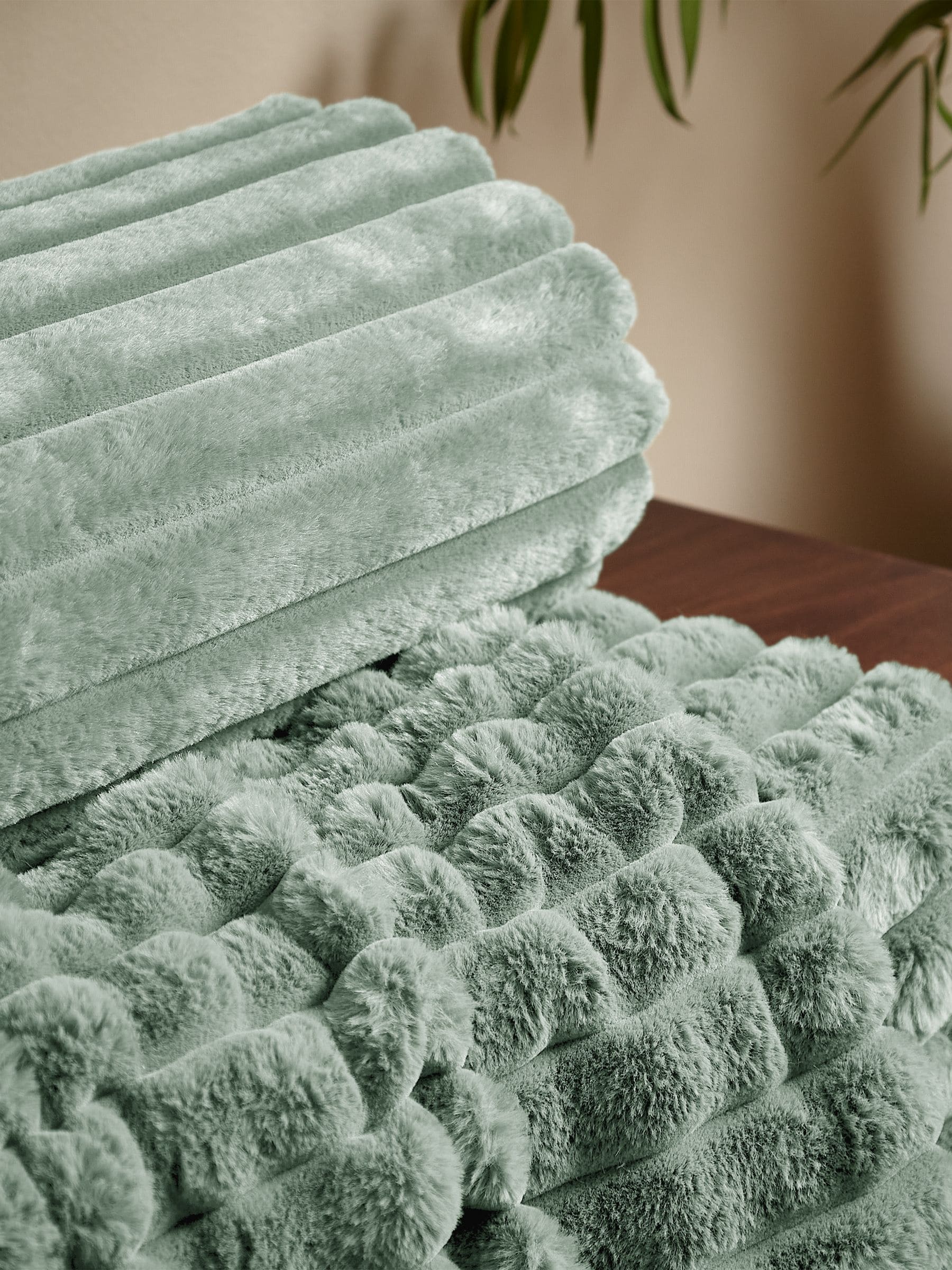 Catherine Lansfield Green Soft and Cosy Ribbed Faux Fur Throw