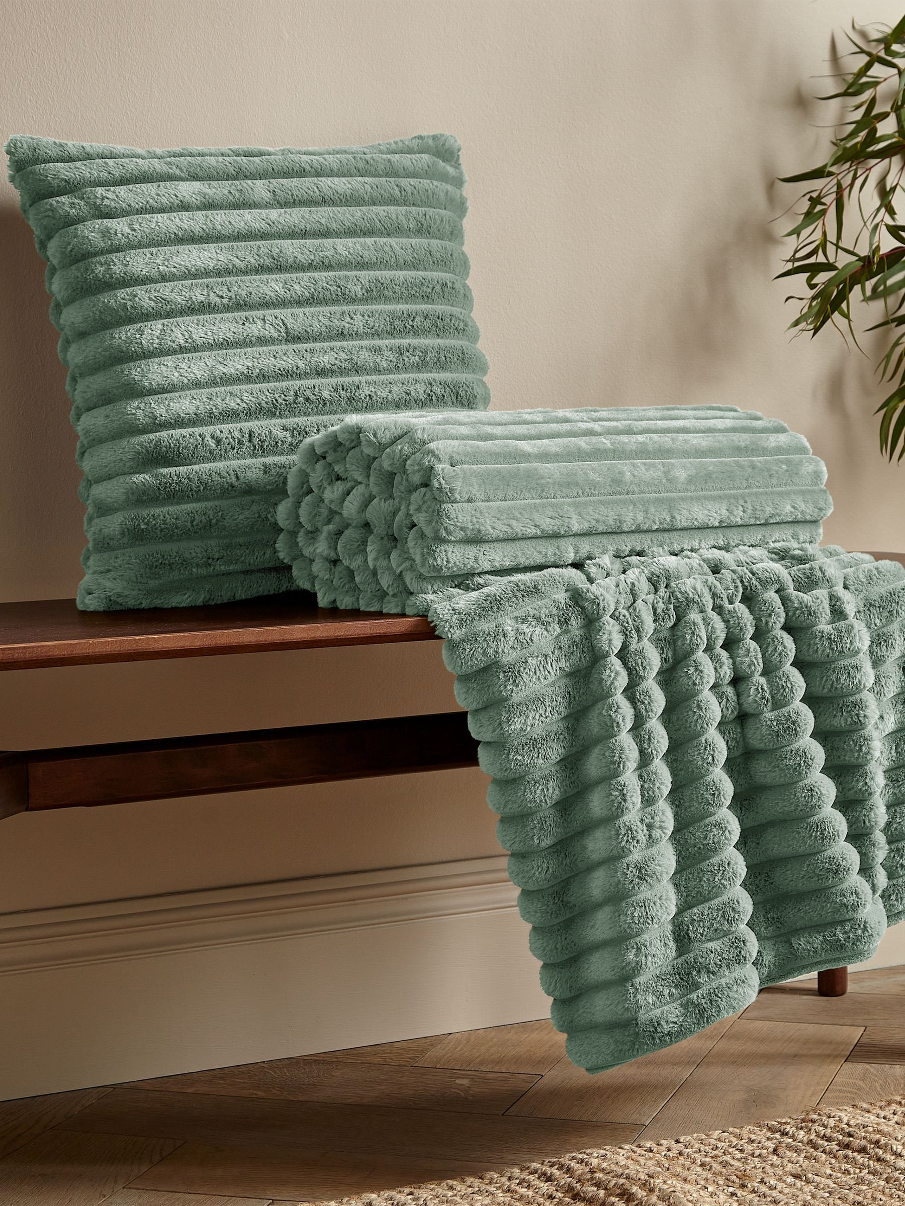 Catherine Lansfield Green Soft and Cosy Ribbed Faux Fur Throw