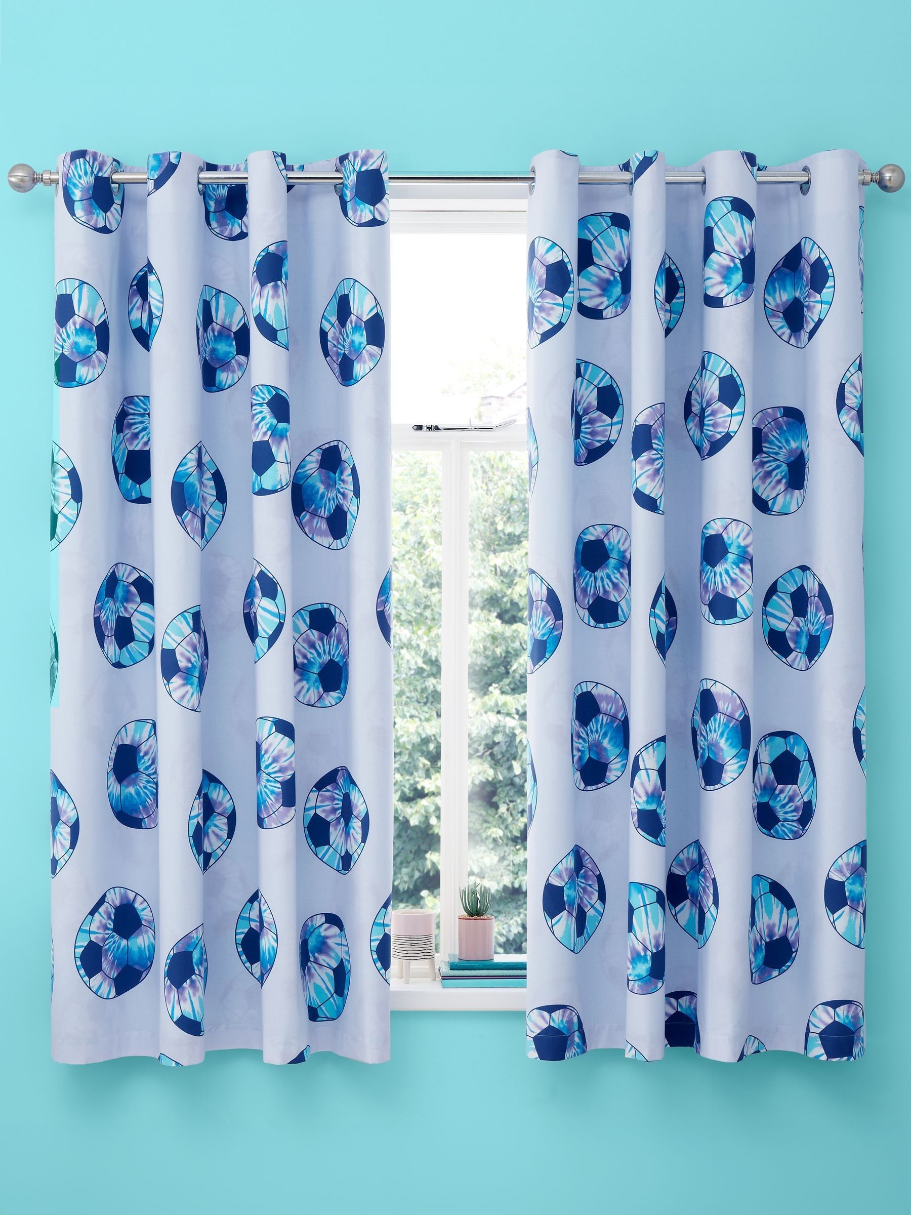 Catherine Lansfield tie dye football reversible eyelet curtains 168x183cm - British product