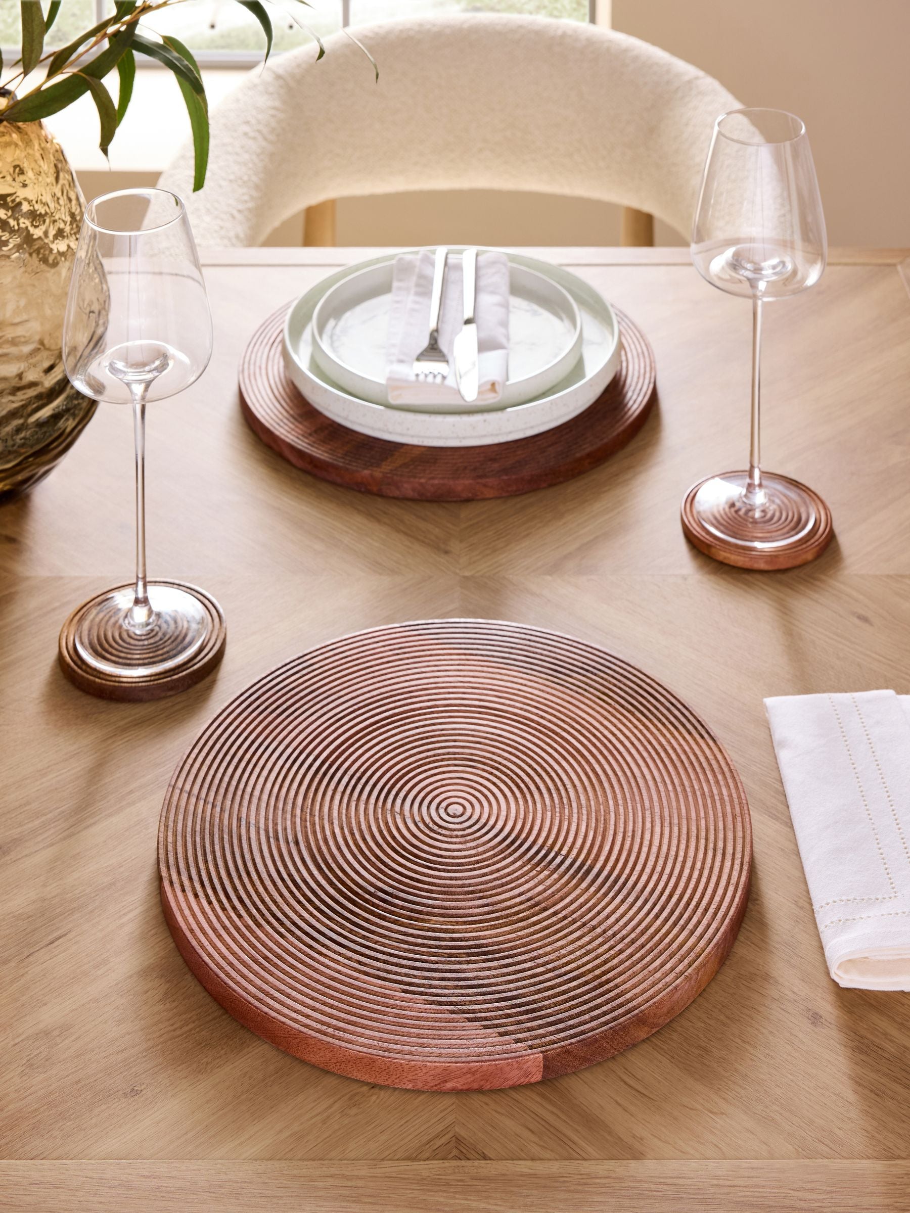 Set of 2 natural Bronx etched wooden placemats 32cm x 32cm (British brand)