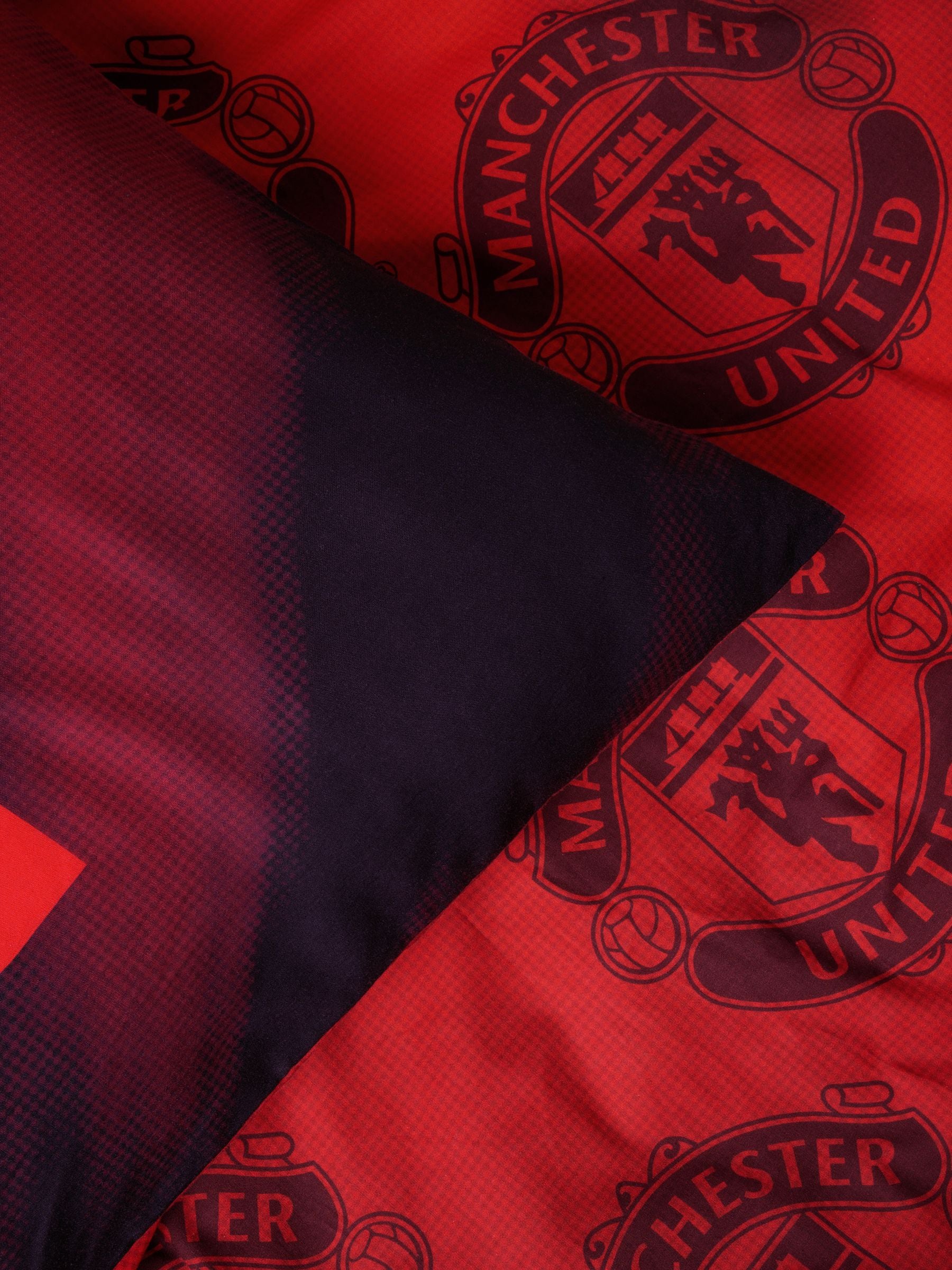Manchester United red duvet cover and pillowcase set, imported from the UK