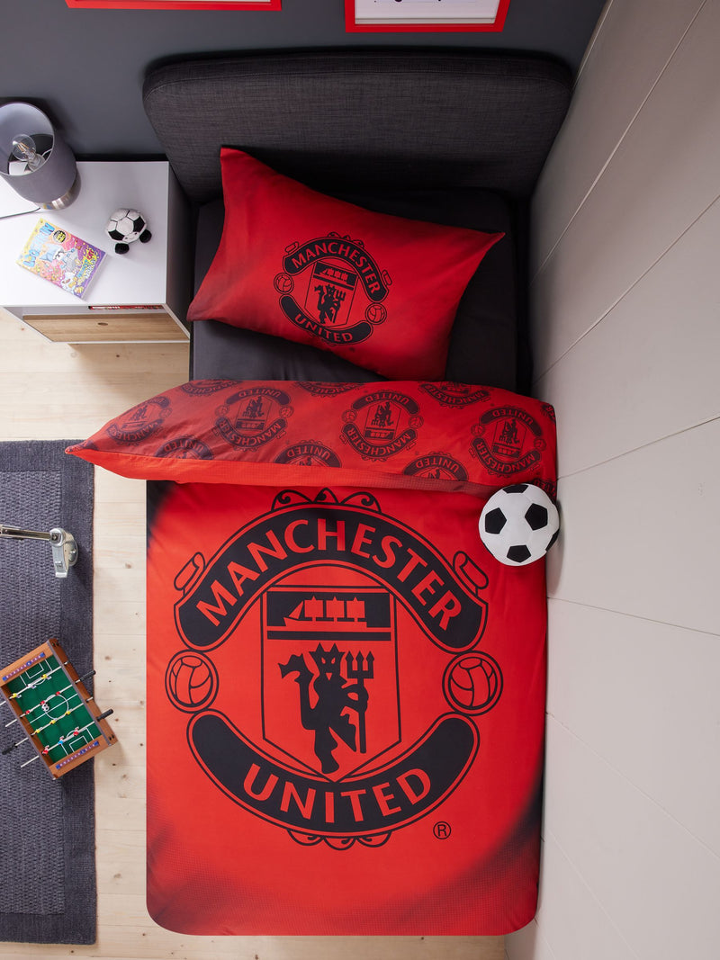 Manchester United red duvet cover and pillowcase set, imported from the UK