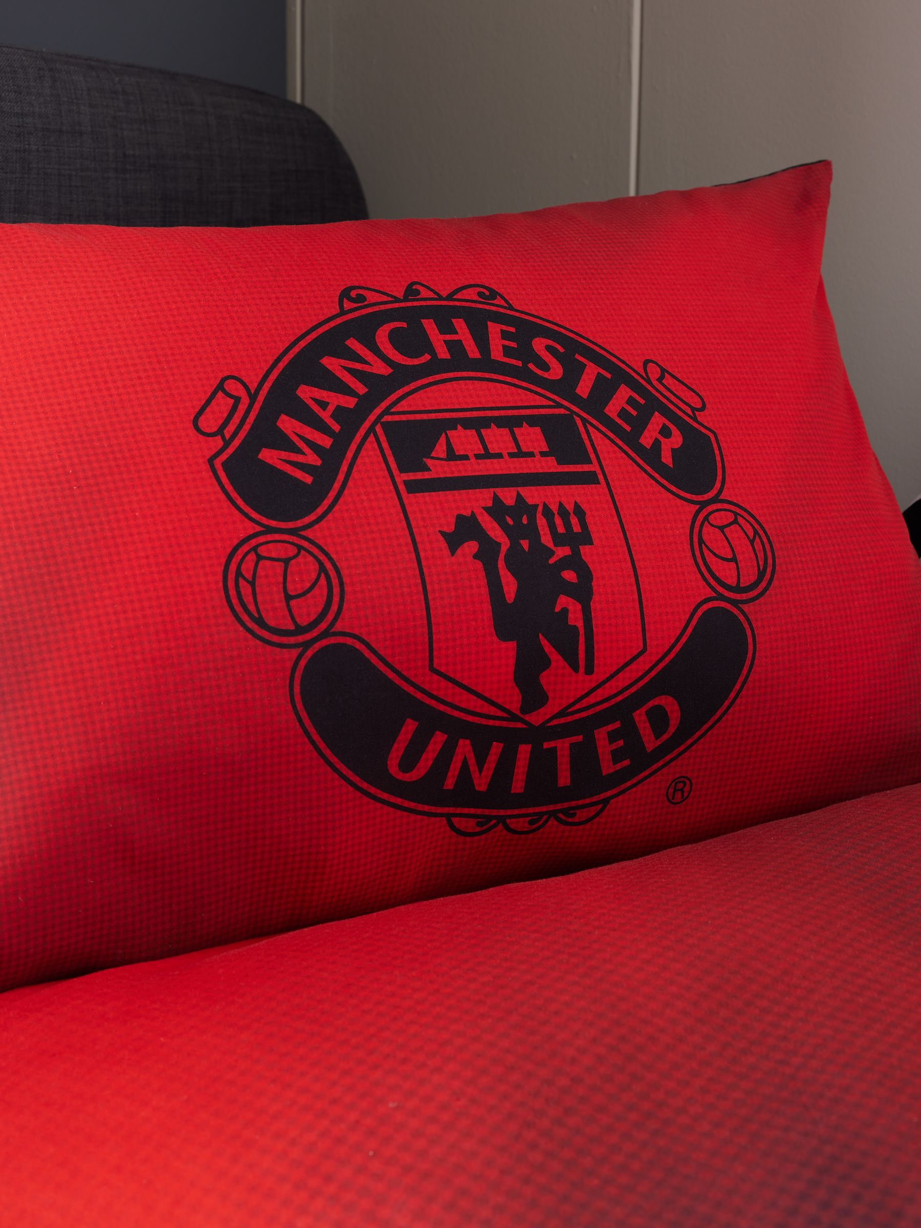 Manchester United red duvet cover and pillowcase set, imported from the UK
