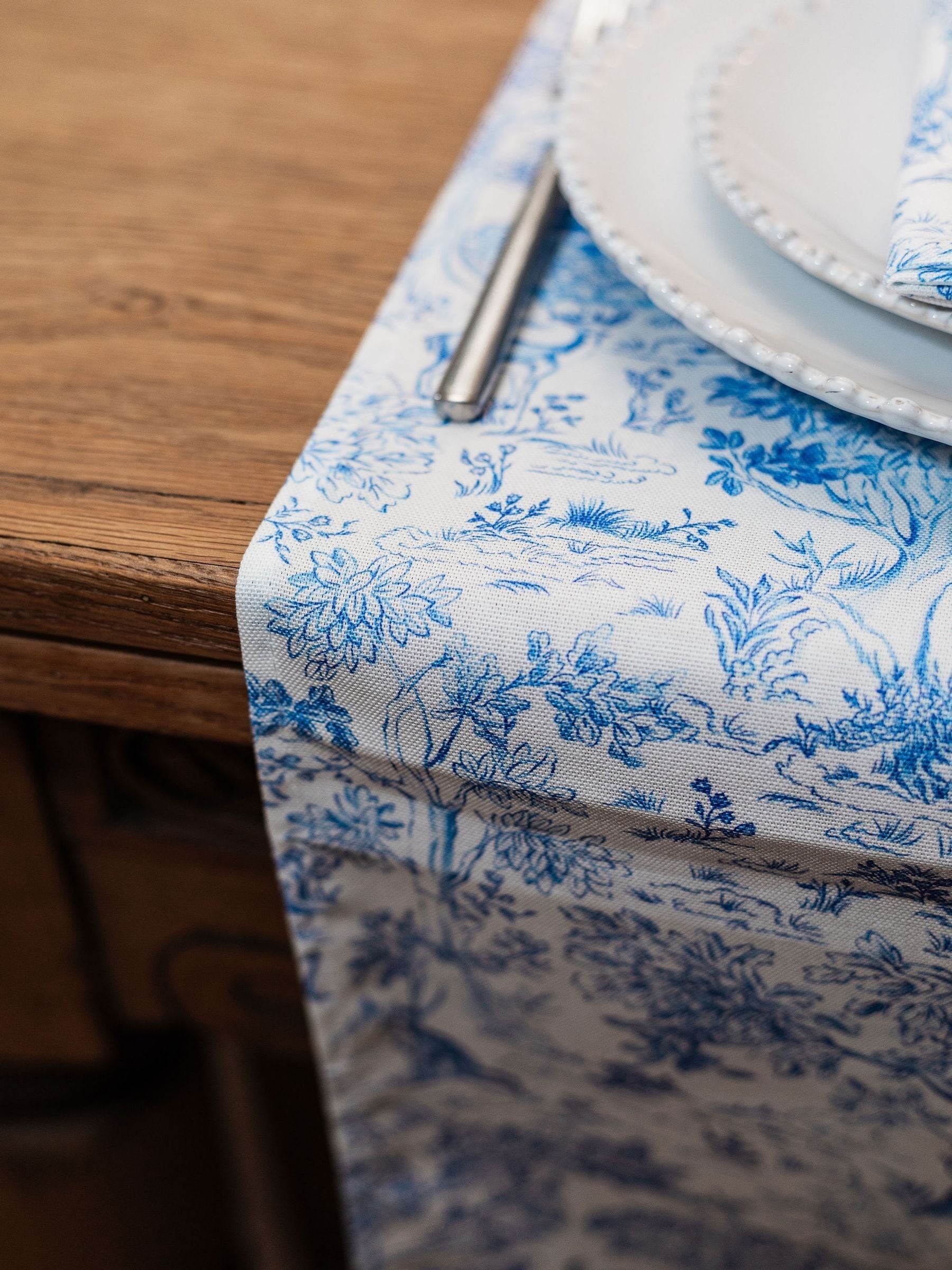 Avalon Home Blue Toile du Jouy table runner 32x230cm, UK version