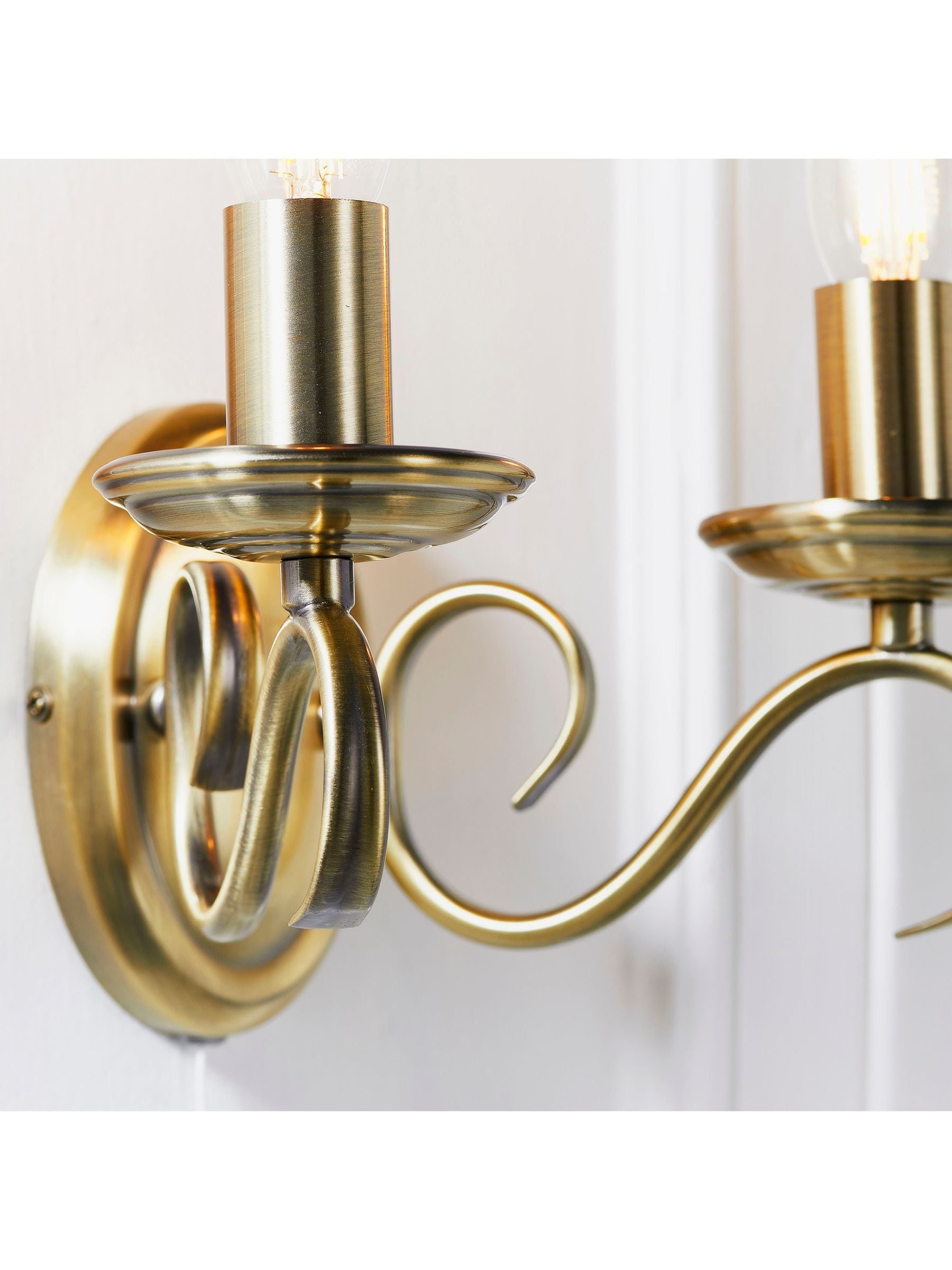 Gallery Home Banff vegglampe antikk messing, britisk versjon