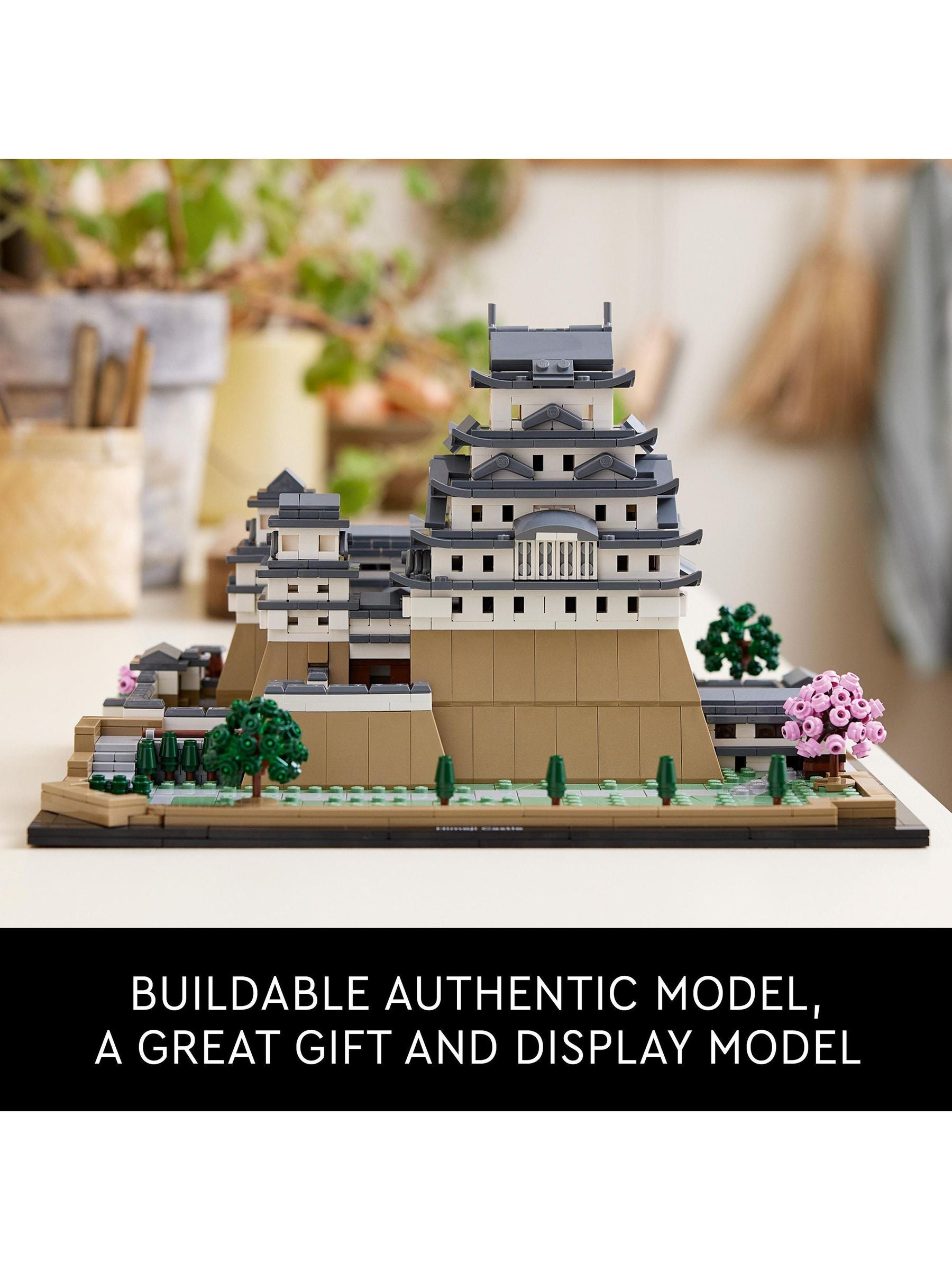 LEGO architecture model Himeji Castle 2125-piece set (British brand)