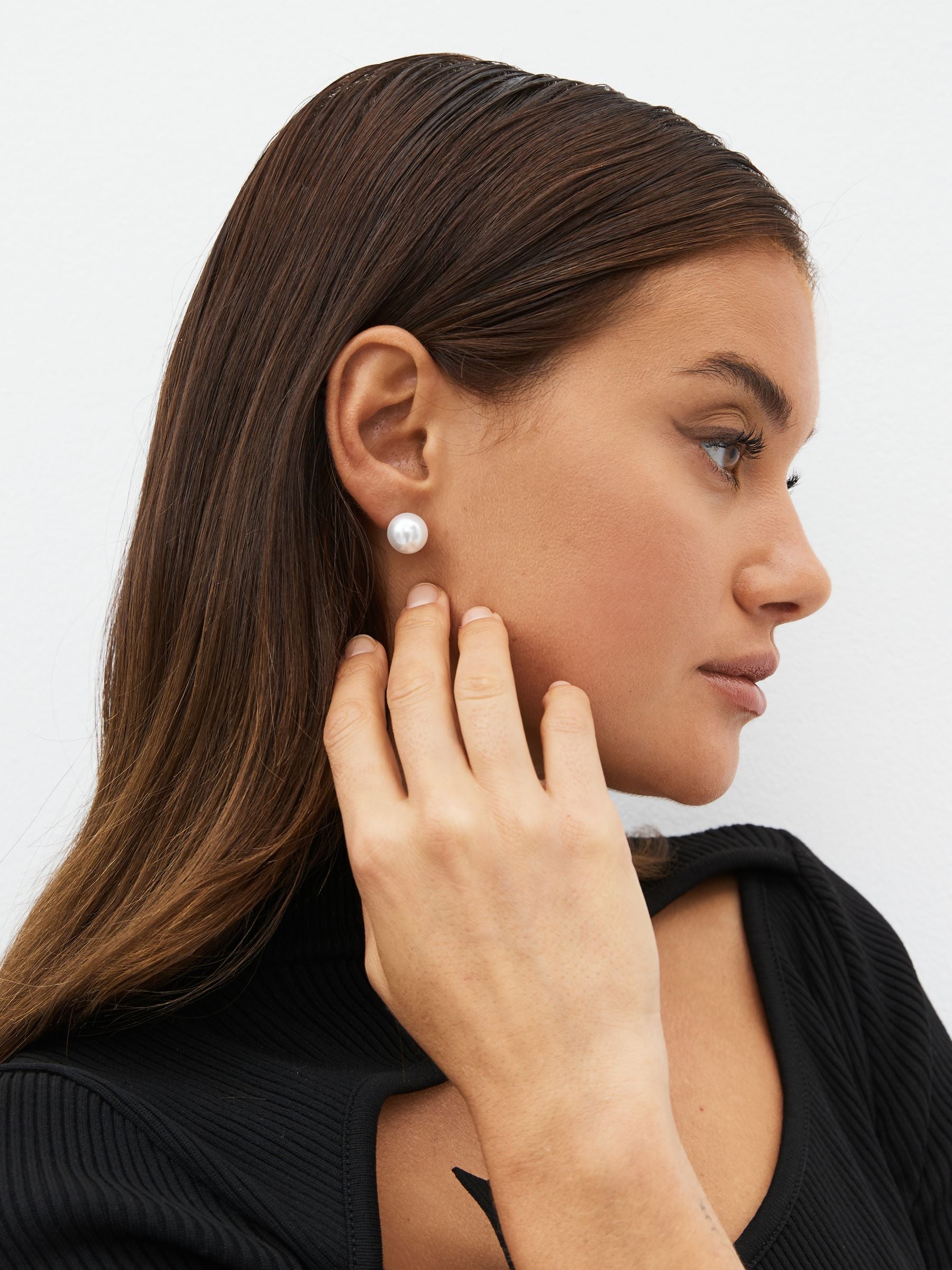 White pearl stud earrings 5 pack, assorted sizes (British brand)