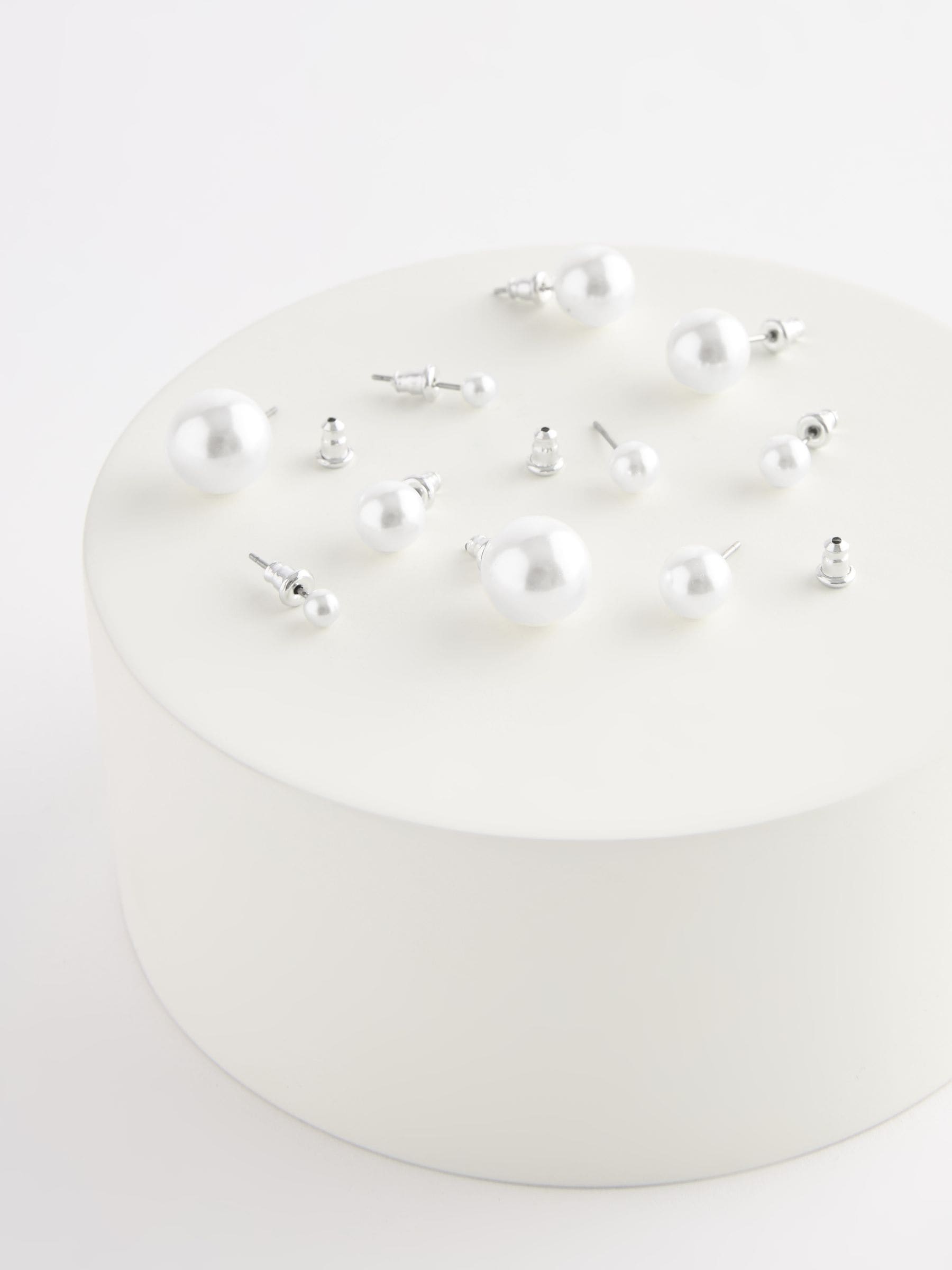 White pearl stud earrings 5 pack, assorted sizes (British brand)