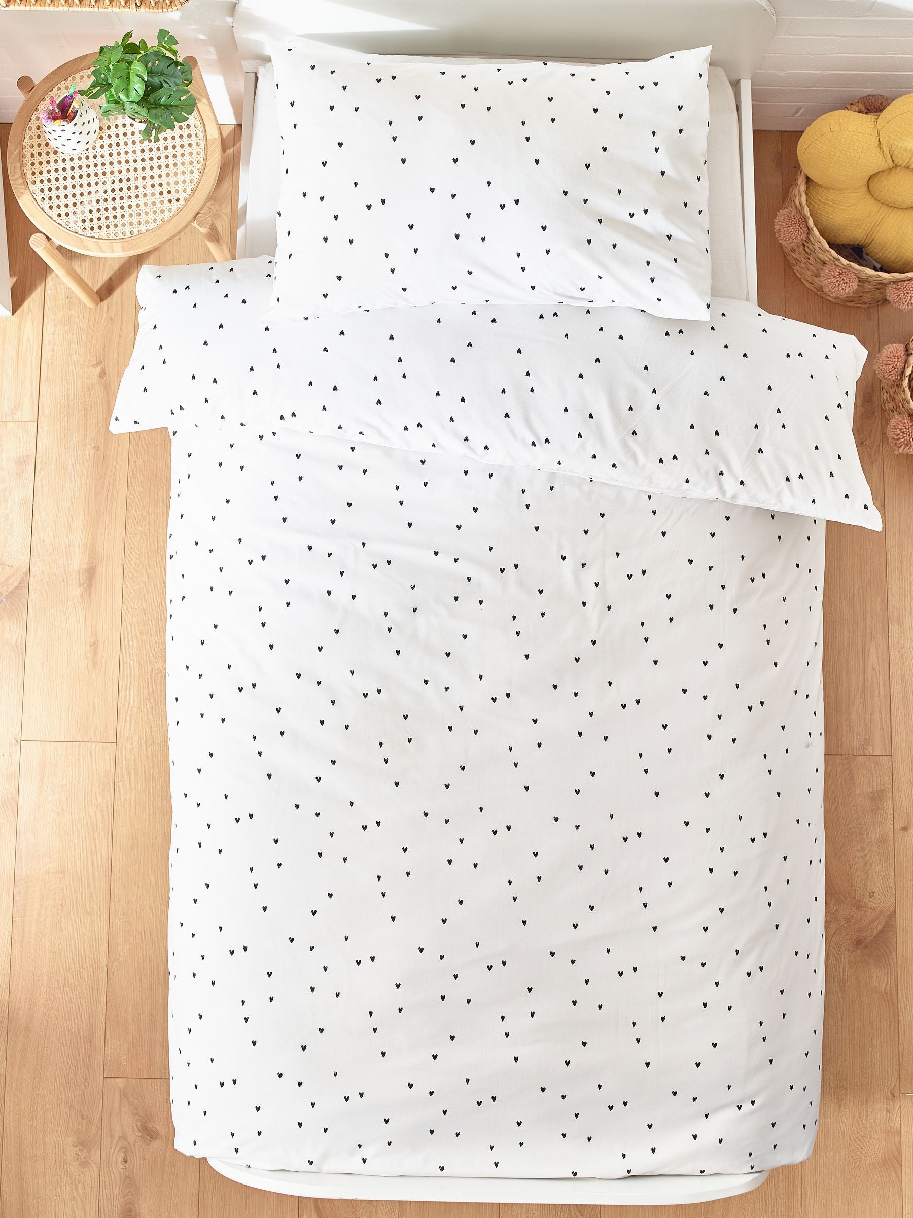 Black/white hearts reversible duvet cover and pillowcase set - British product