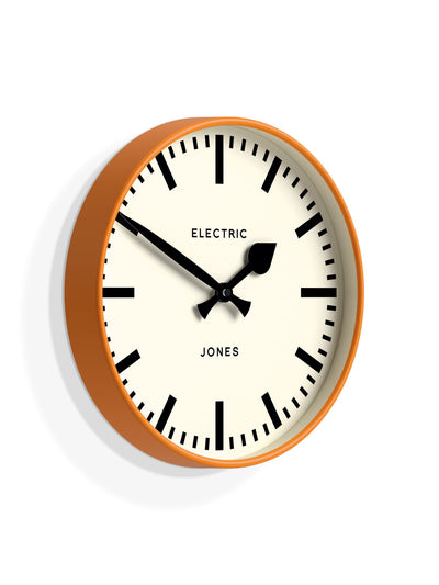 Neste Jones Clocks Fizzy Orange Tiger Veggklokke 30cm - Kjøp online hos McGrocer
