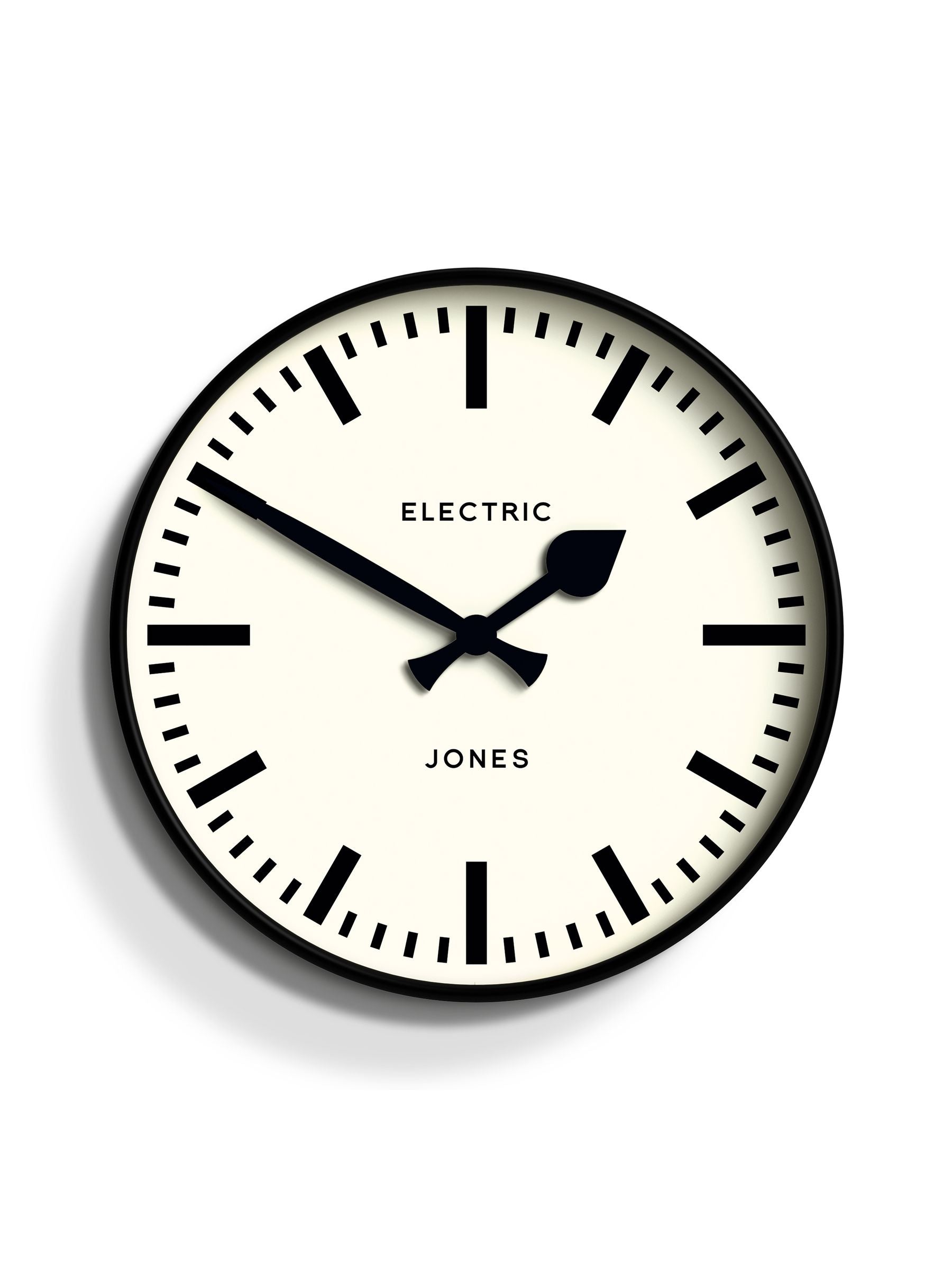 ساعة حائط Jones Clocks Tiger سوداء مقاس 30 سم