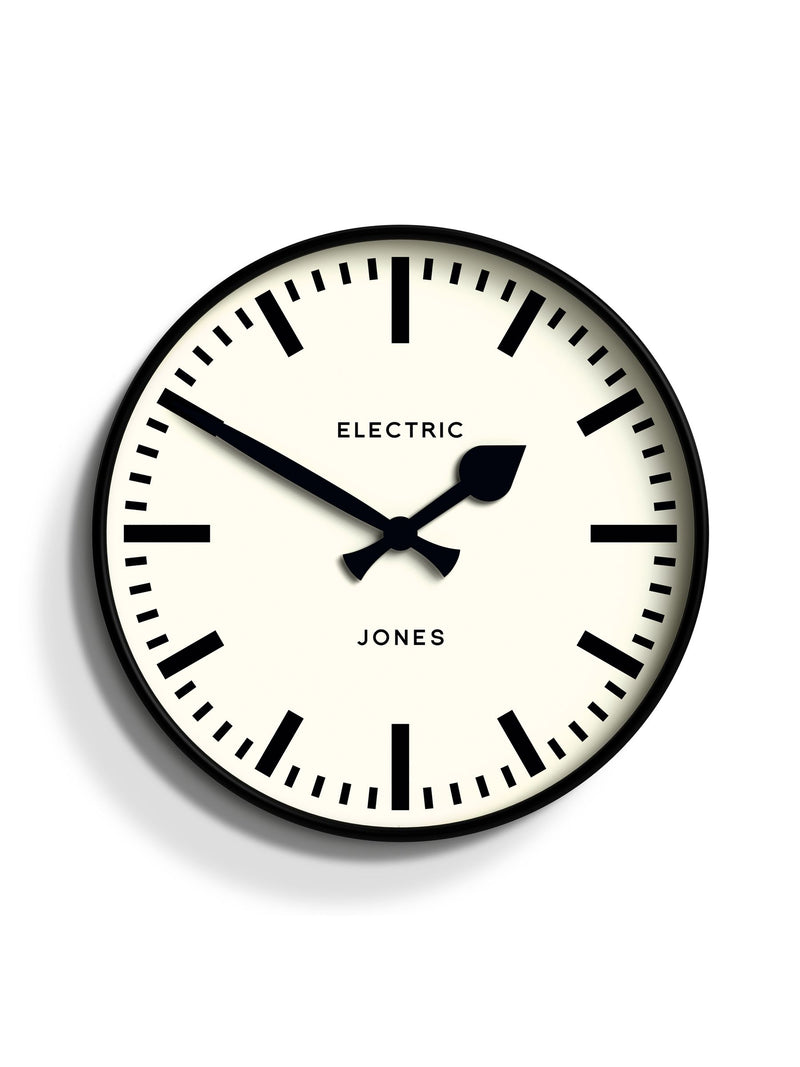 ساعة حائط Jones Clocks Tiger سوداء مقاس 30 سم