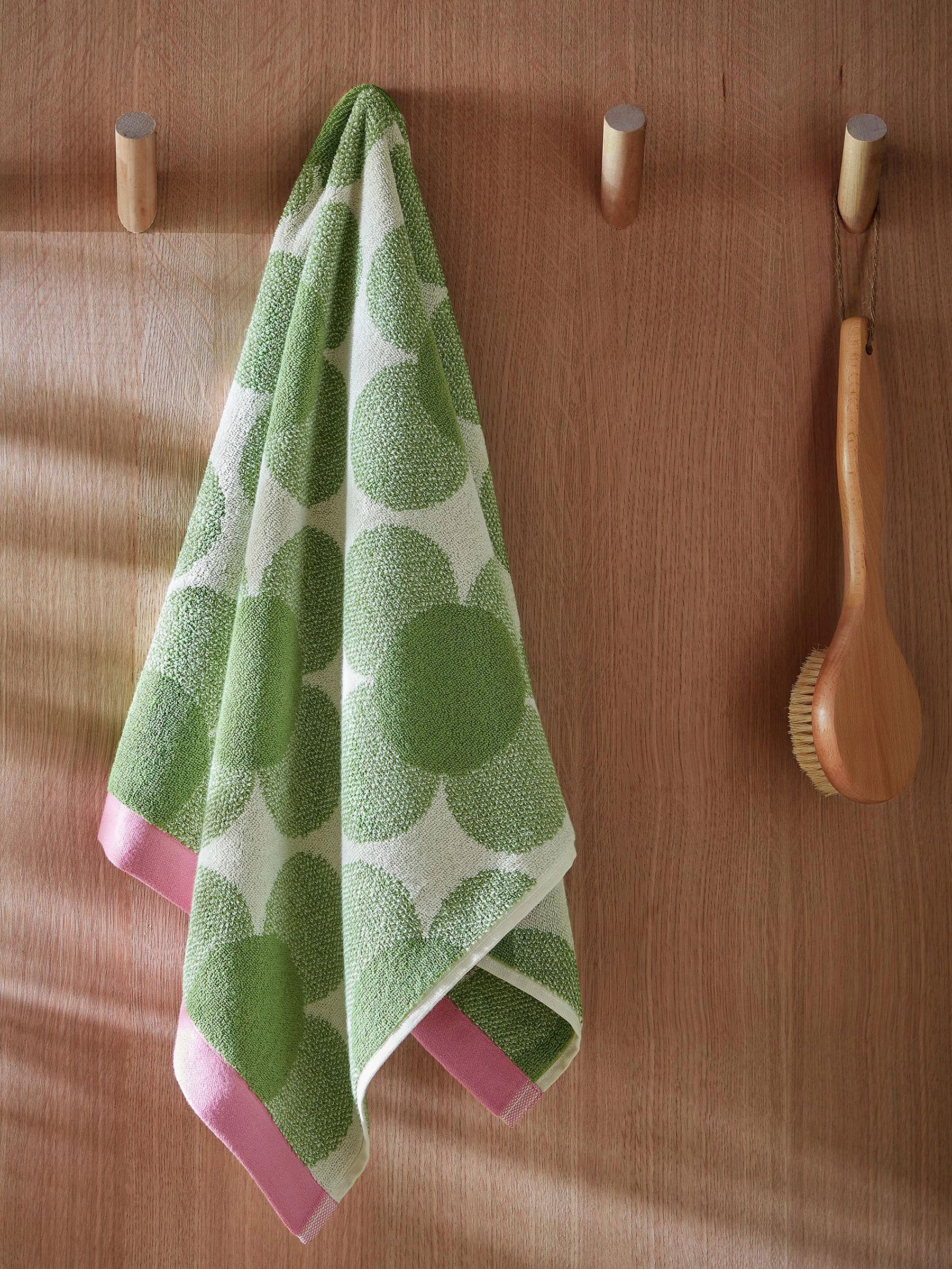 Orla Kiely clover flower cotton towel (British brand)