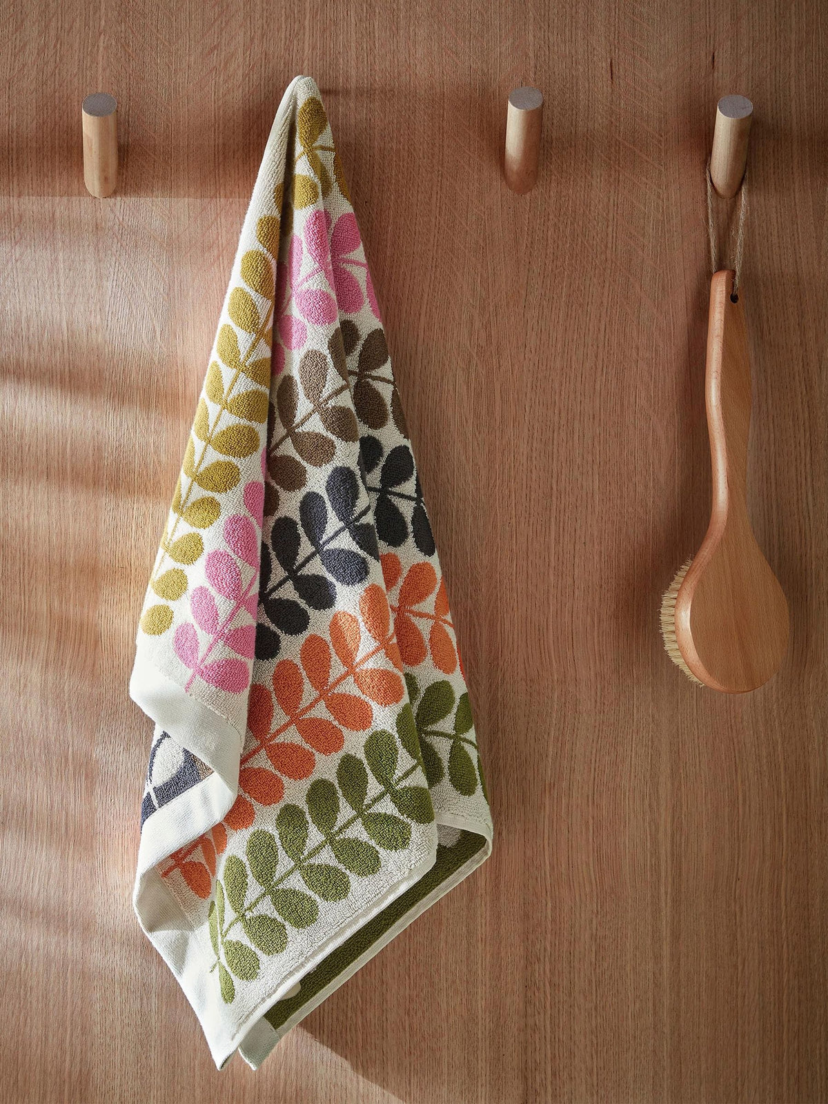 Orla Kiely Auburn Multi Stem 100% cotton towel - British product