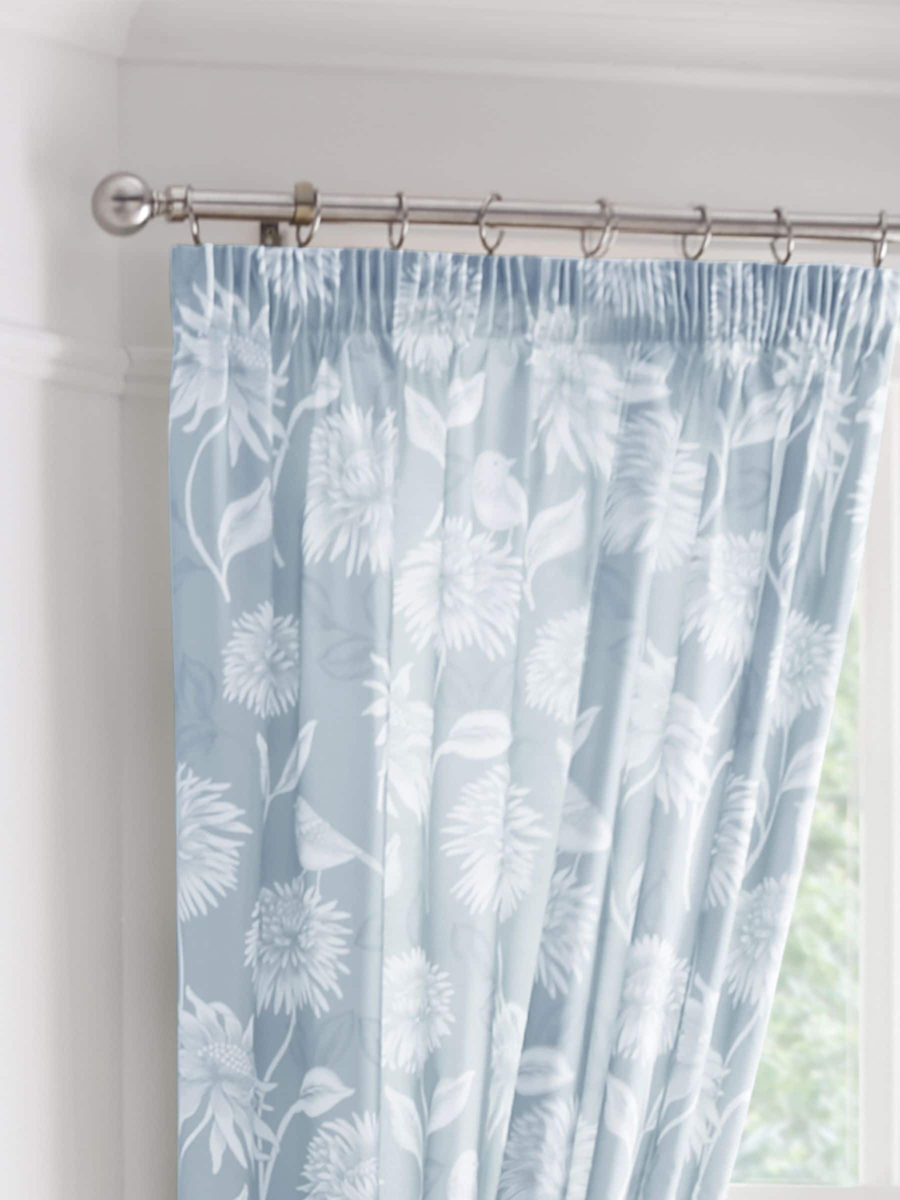 Dreams & Drapes blue chrysanthemum lined curtains, UK version