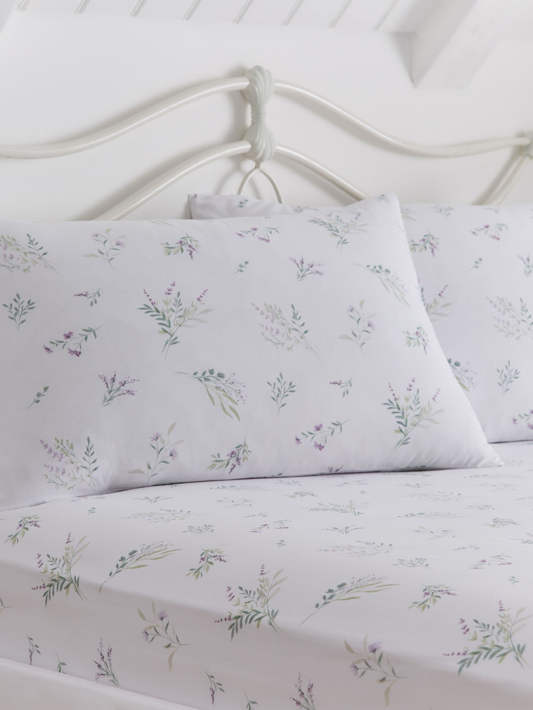 Dreams & Drapes lilac fitted bed sheet set 28cm deep - British product