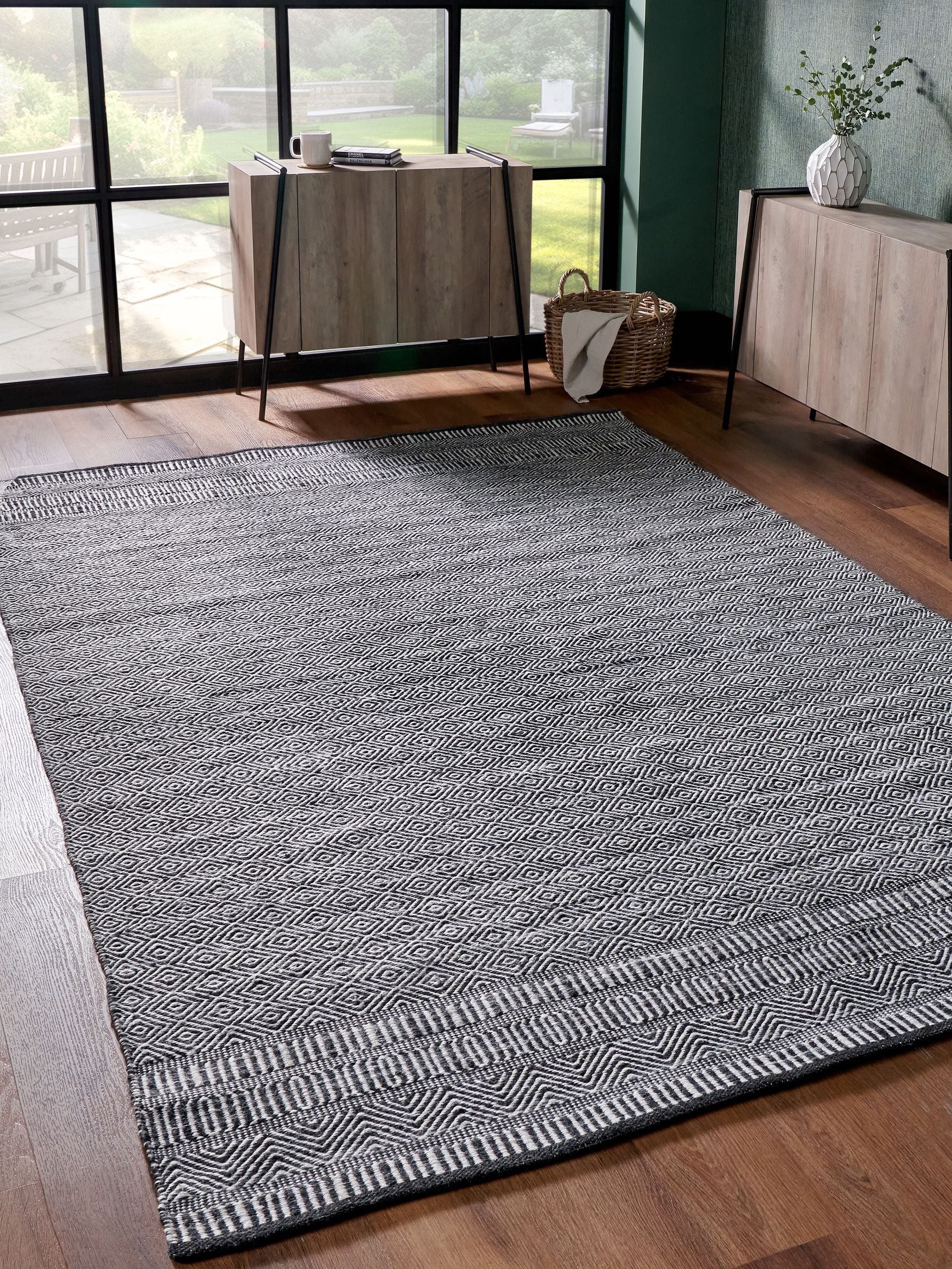 Pacific Inca design rectangular rug black white PET yarn, UK version