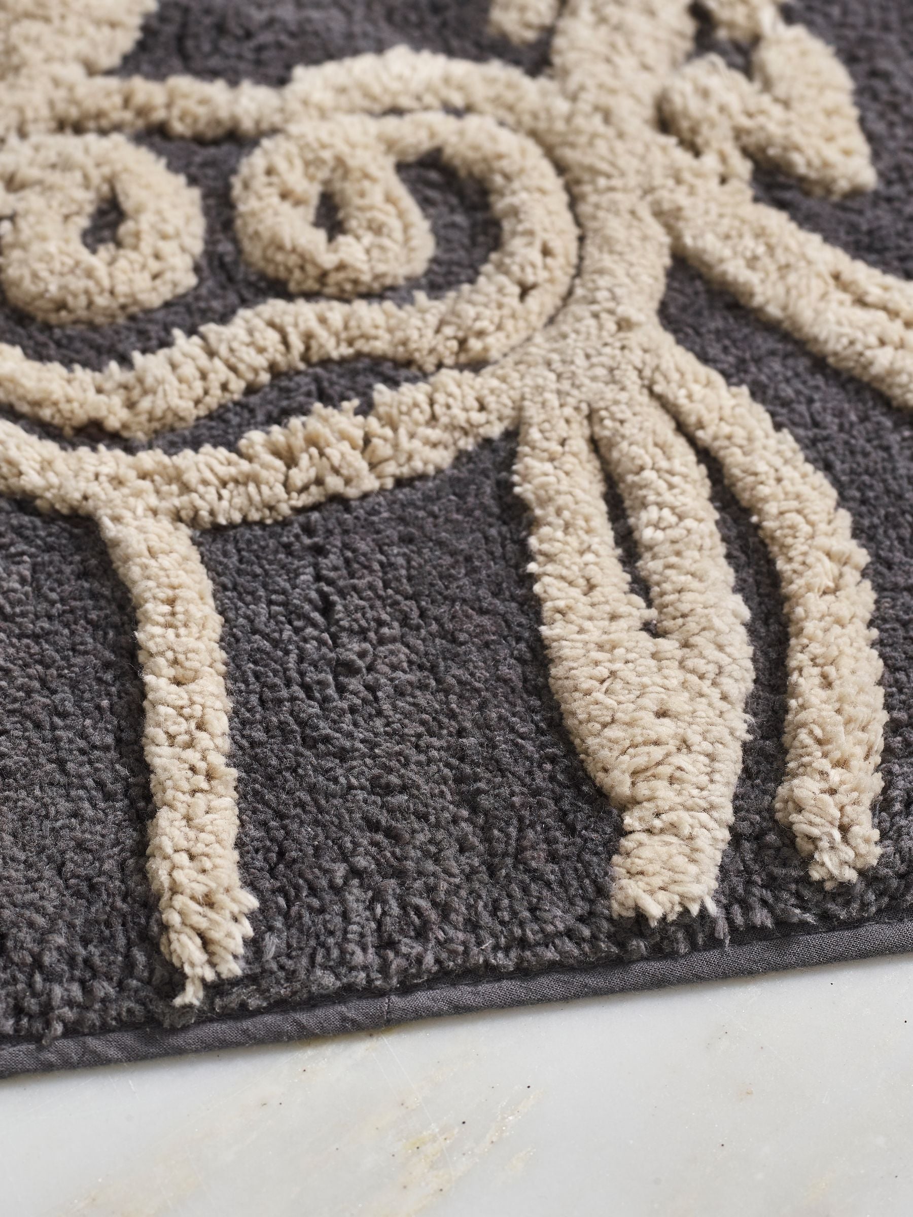 Hamish charcoal grey cotton bath mat, UK version