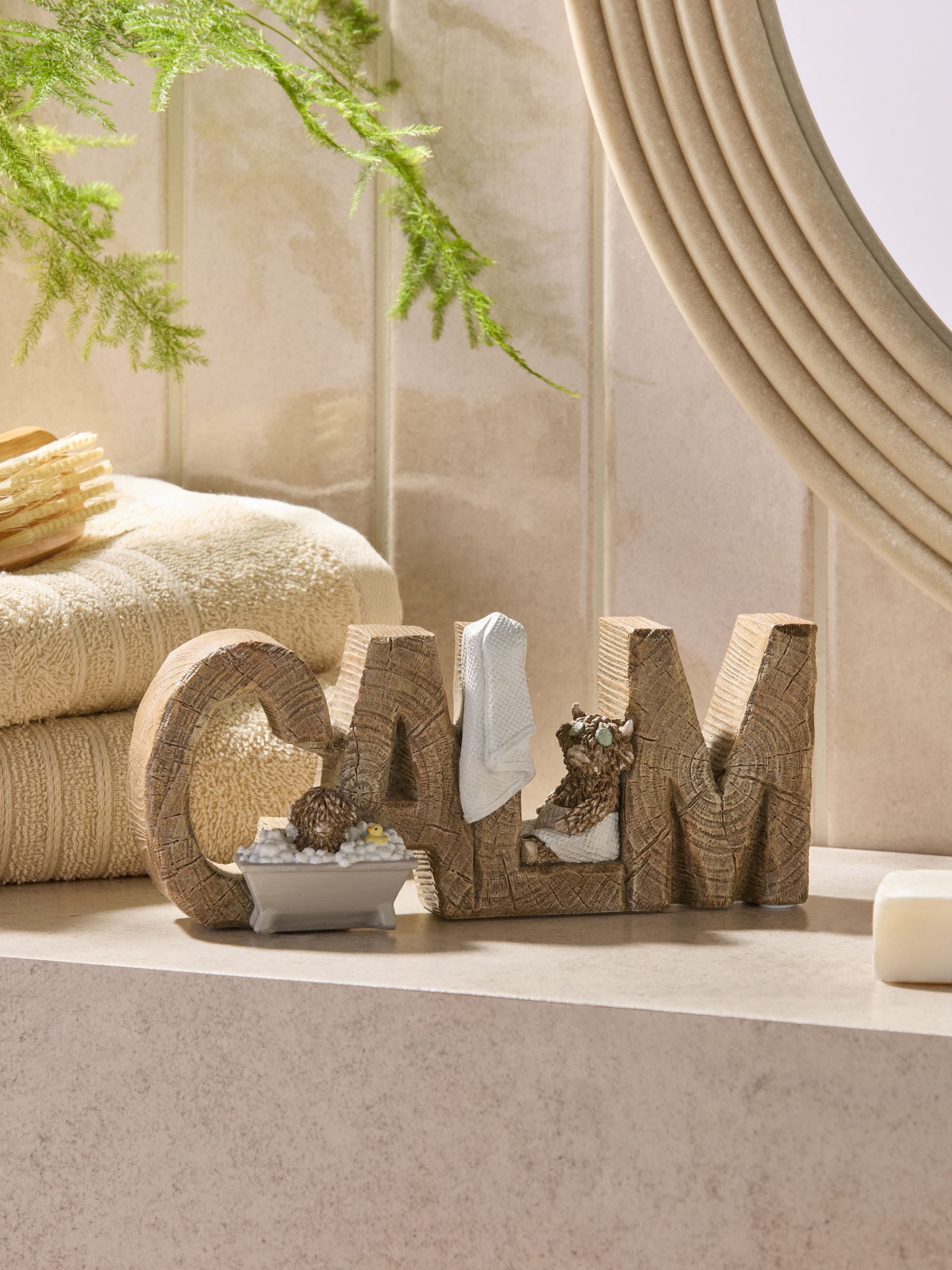 Natural Hamish resin word block Highland cow - British product