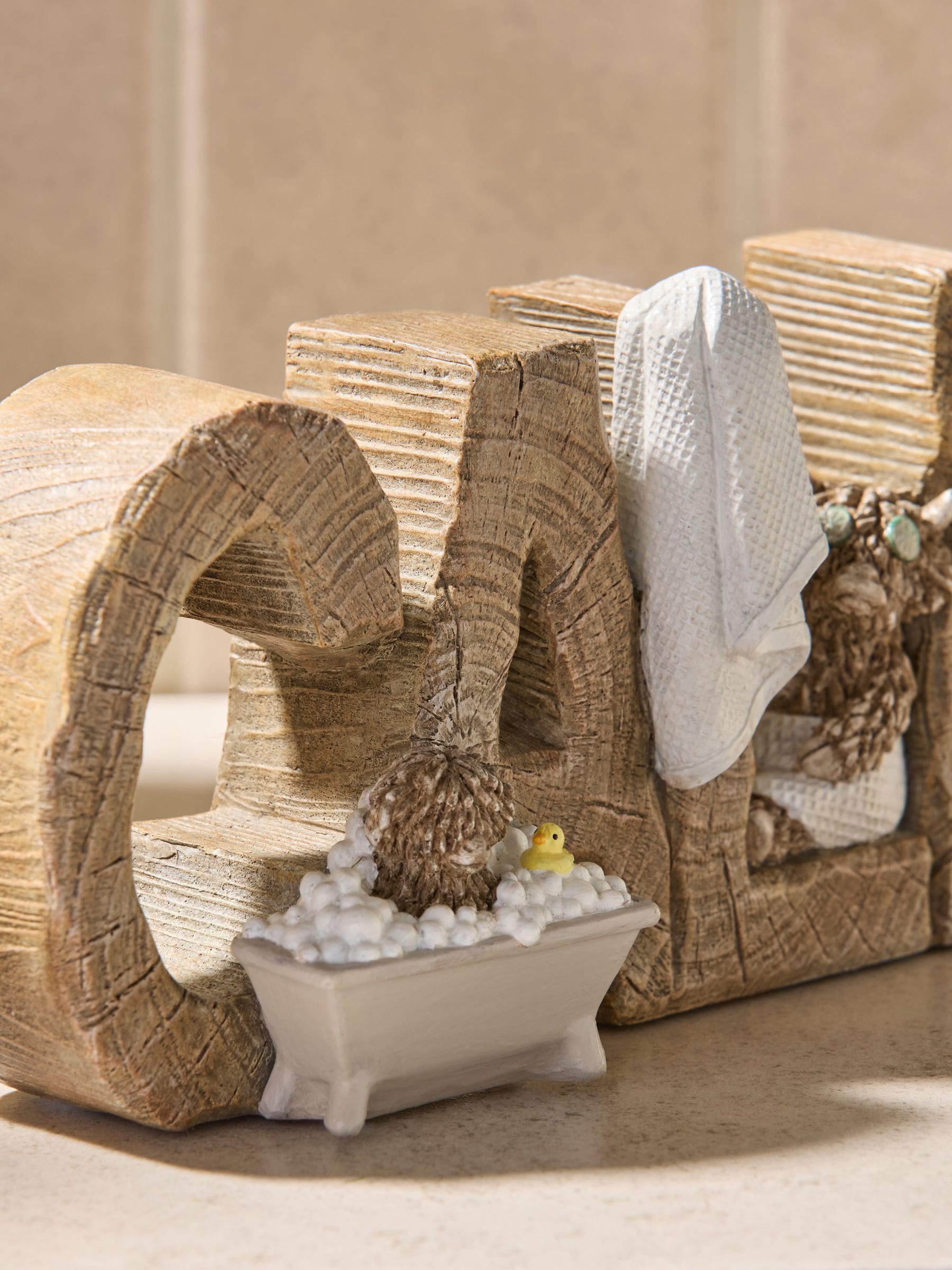 Natural Hamish resin word block Highland cow - British product