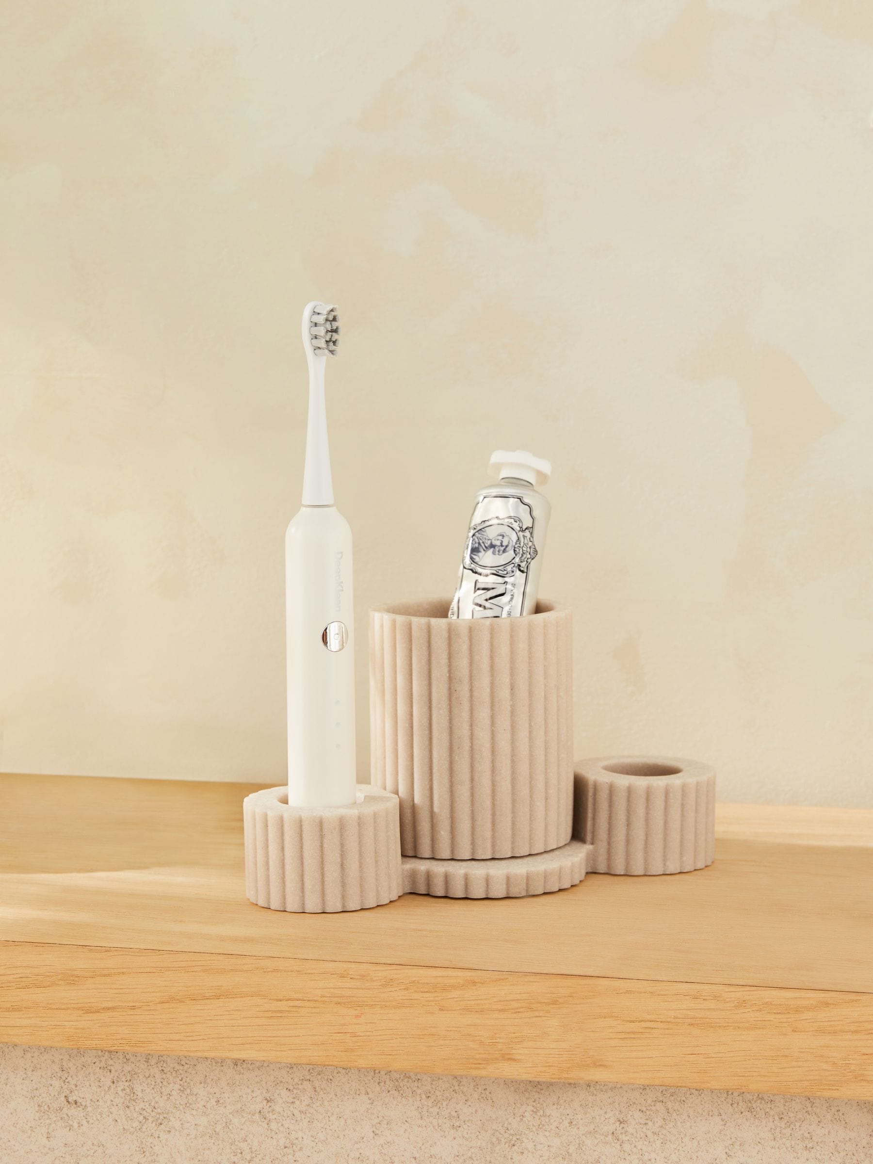 Black Resin Ribbed Electric Toothbrush Holder and Tidy