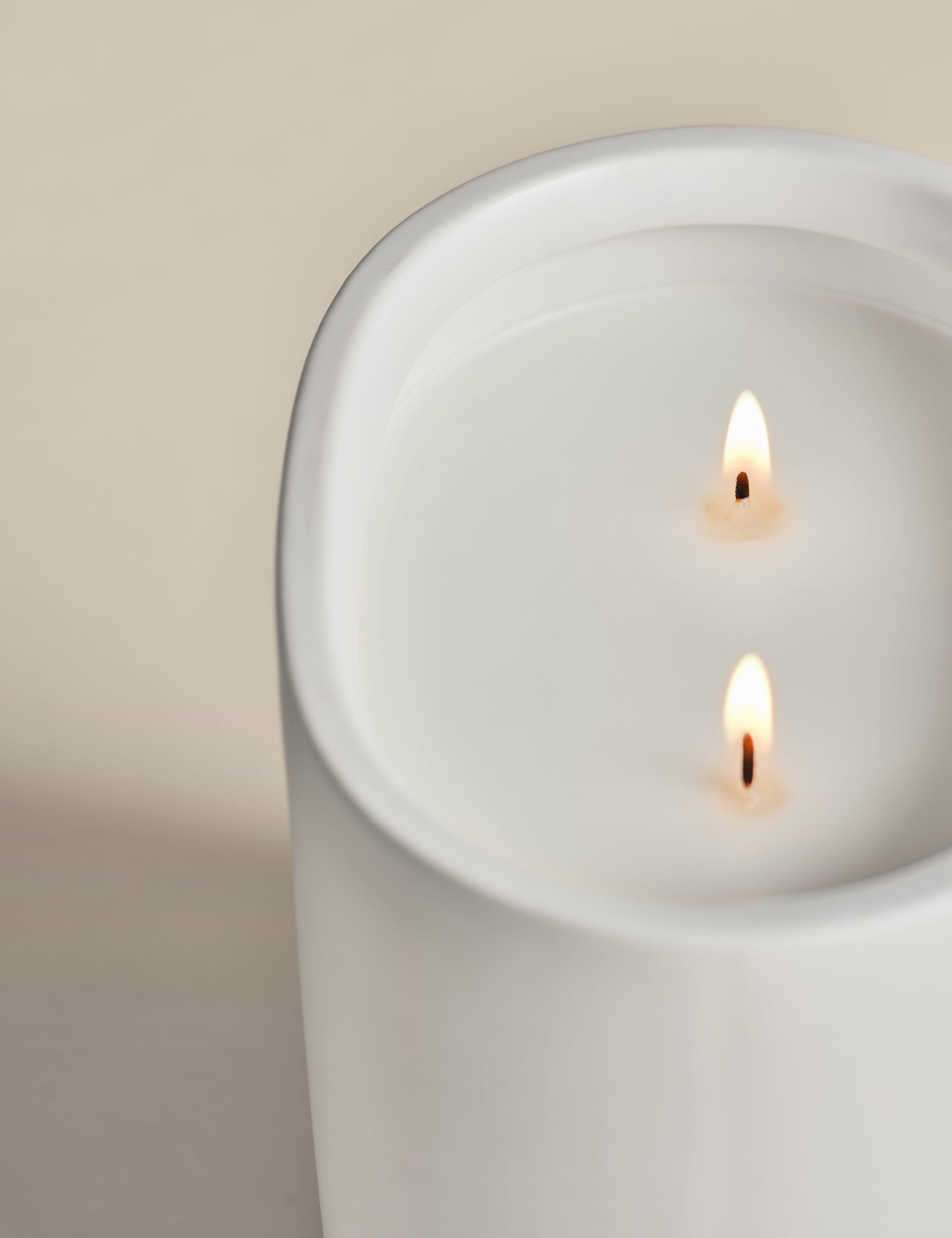 No. 1 Fragrance Oval Ceramic Candle 800g