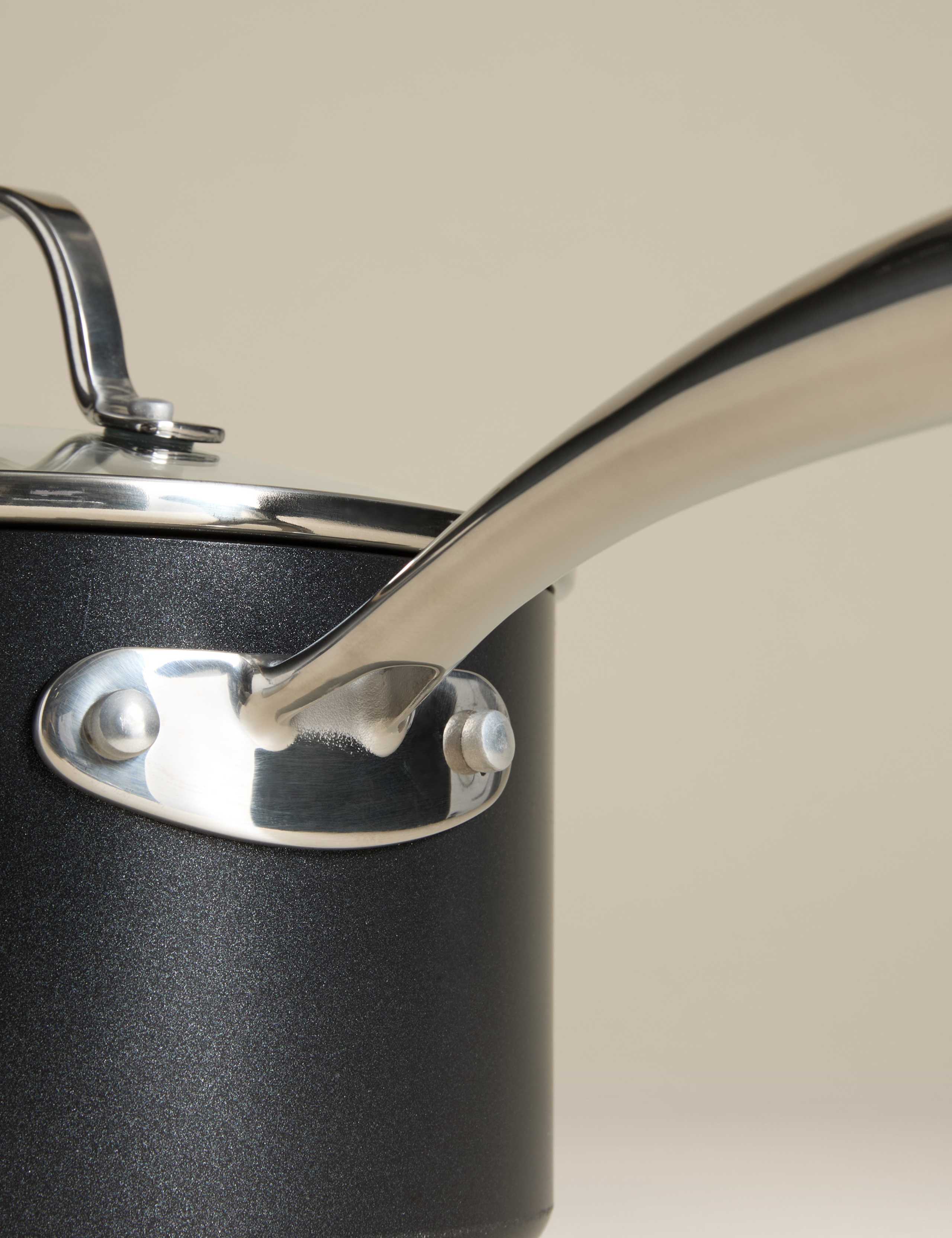 Non-Stick Pro saucepan 18cm - British product
