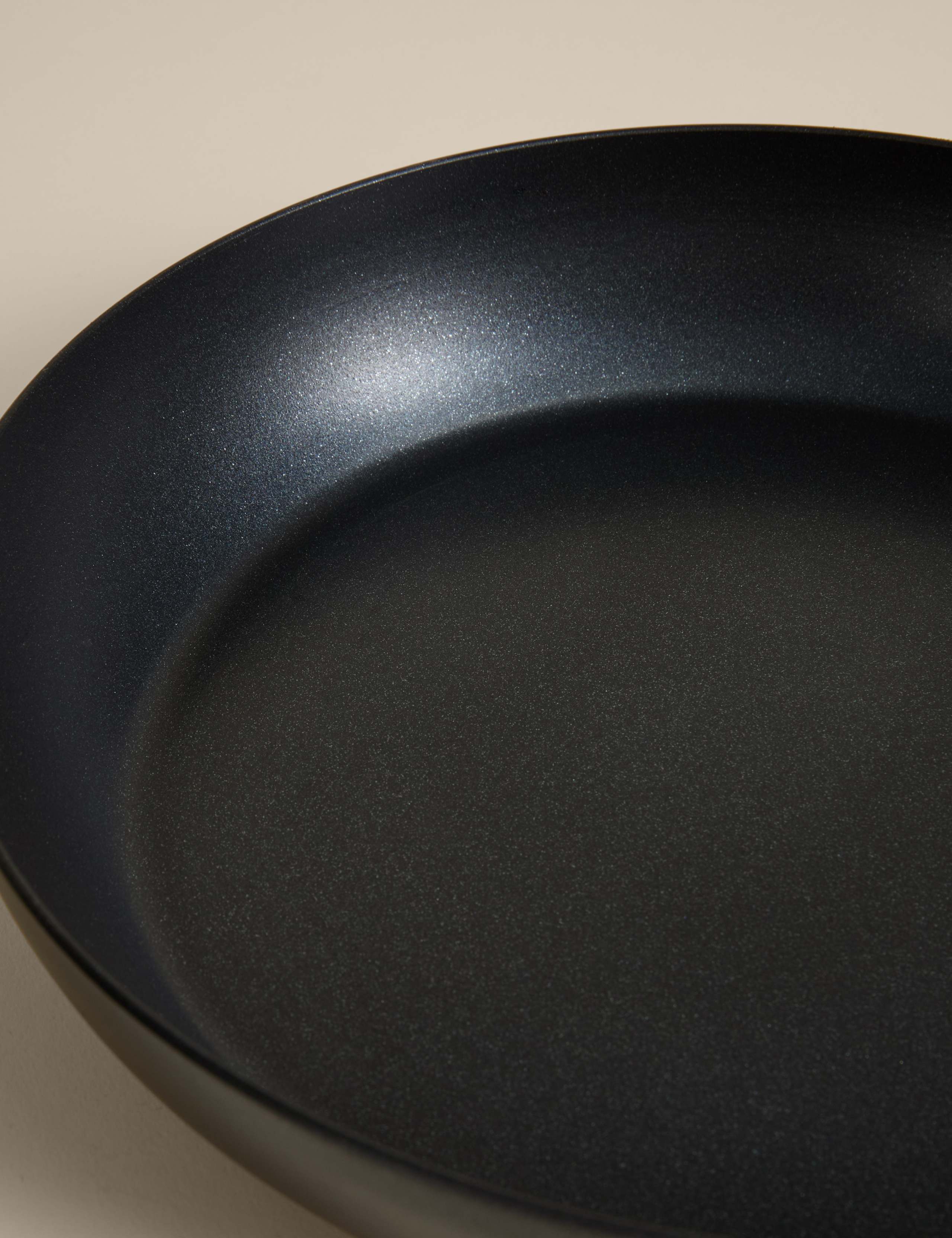 Non-Stick Pro 28cm frying pan (British brand)