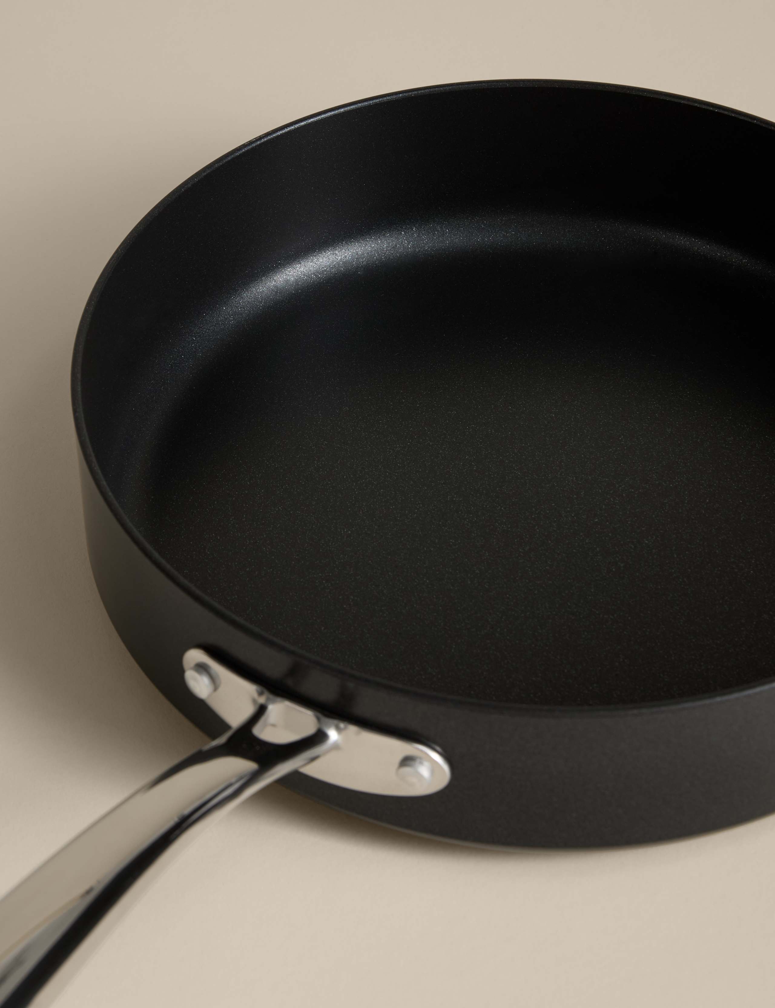 Non-Stick Pro Sauté Pan aluminium non-stick - British product
