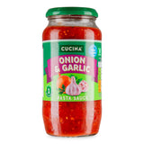 Onion and garlic tomato pasta sauce - British product