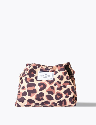 M&S The Flat Lay Co. Leopard Print Åpen Flat Sminkeveske 52cm Diameter - Kjøp online hos McGrocer