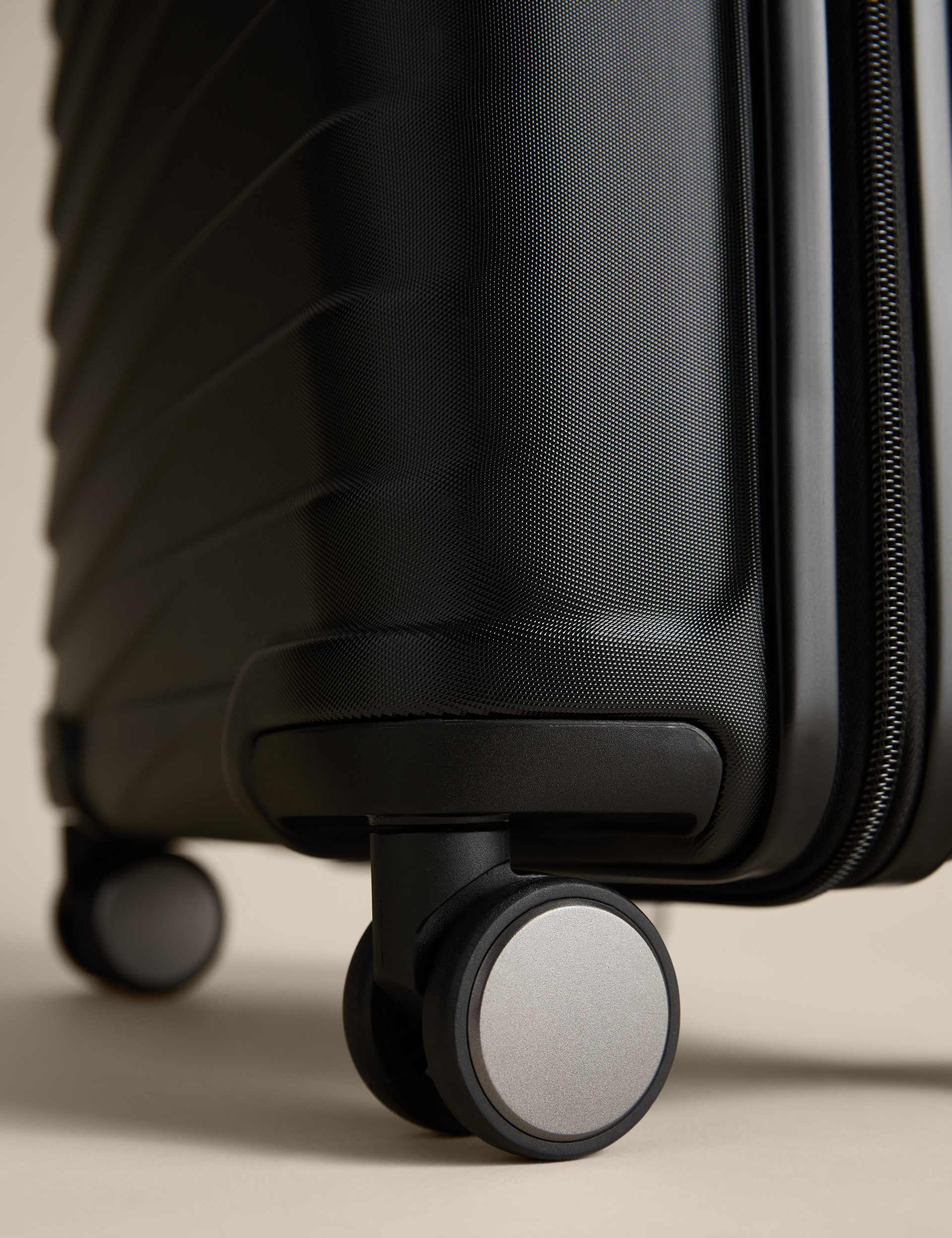 Oslo hard shell cabin suitcase with wheels - British product