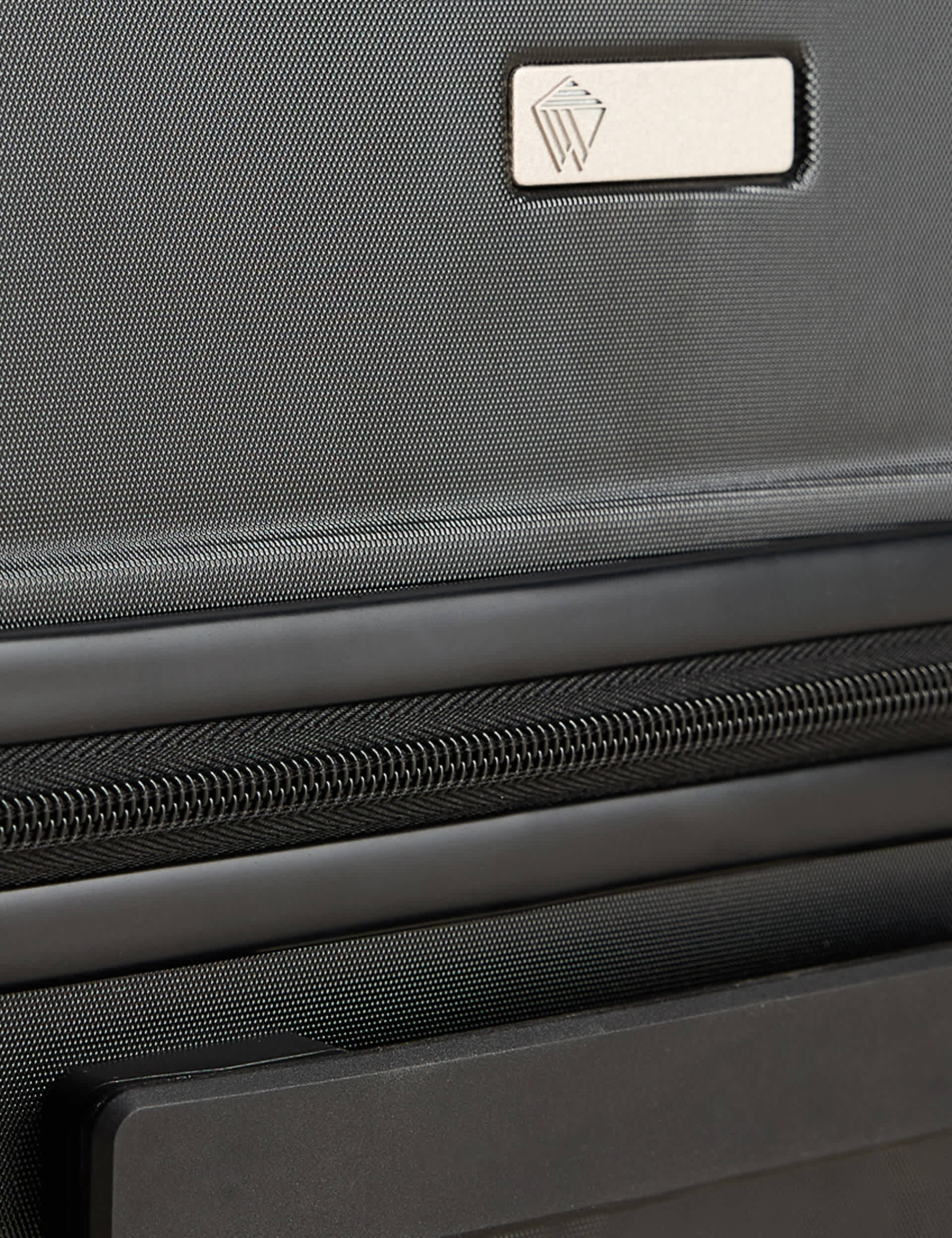 Oslo large hard shell suitcase with 4 wheels (British brand)