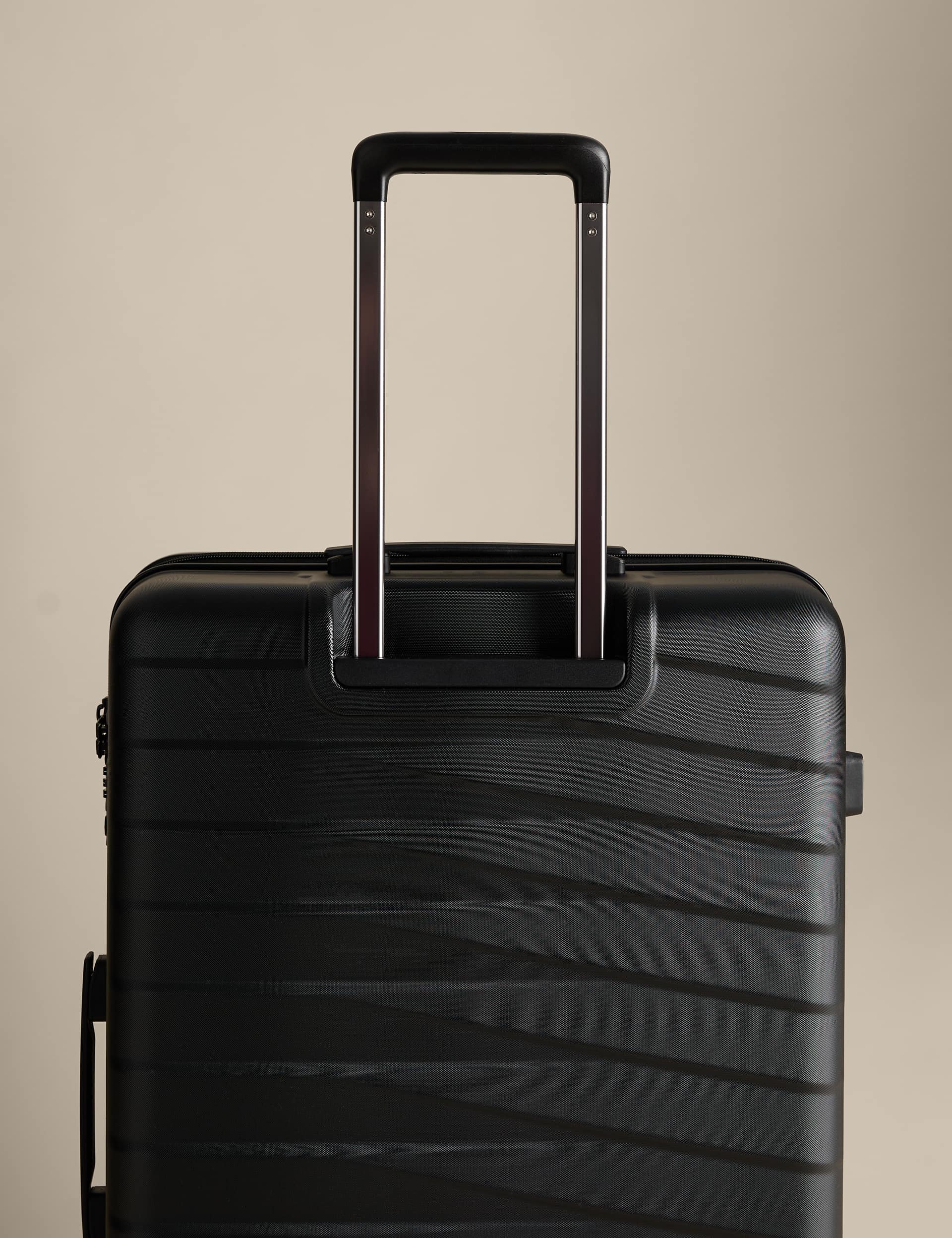 Oslo large hard shell suitcase with 4 wheels (British brand)