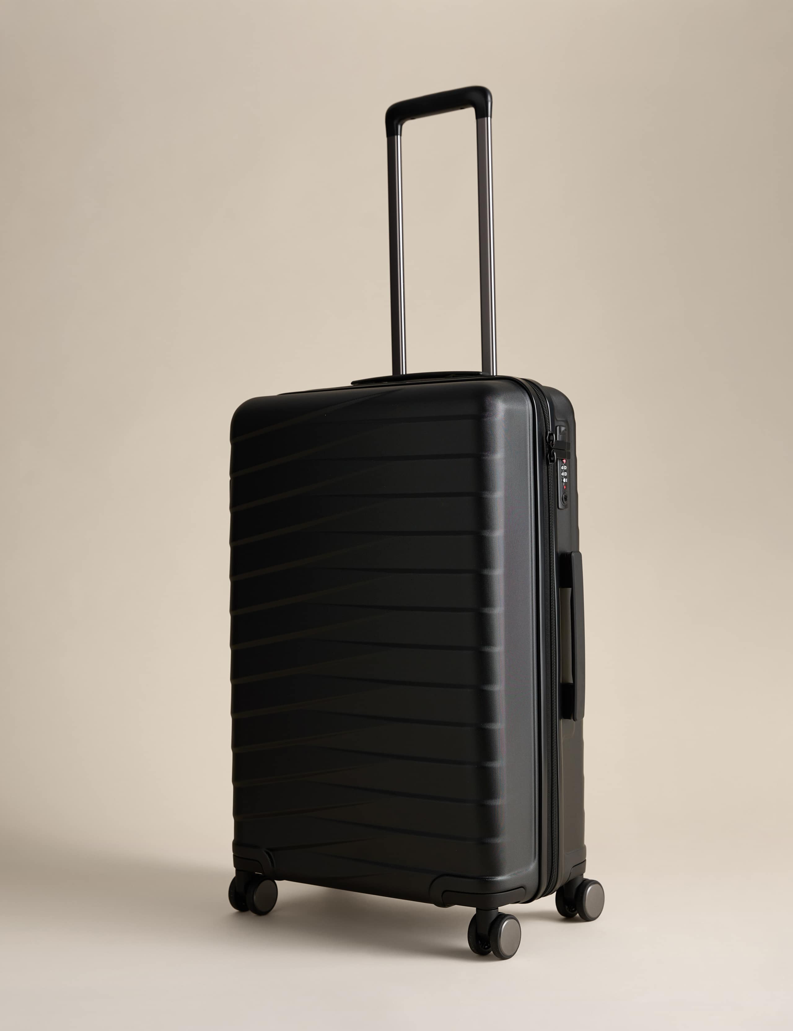 Oslo medium hard shell suitcase with four wheels (British brand)