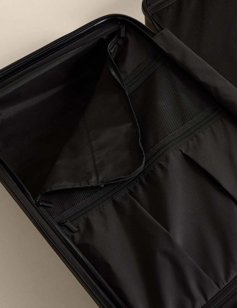 Oslo medium hard shell suitcase with four wheels (British brand)