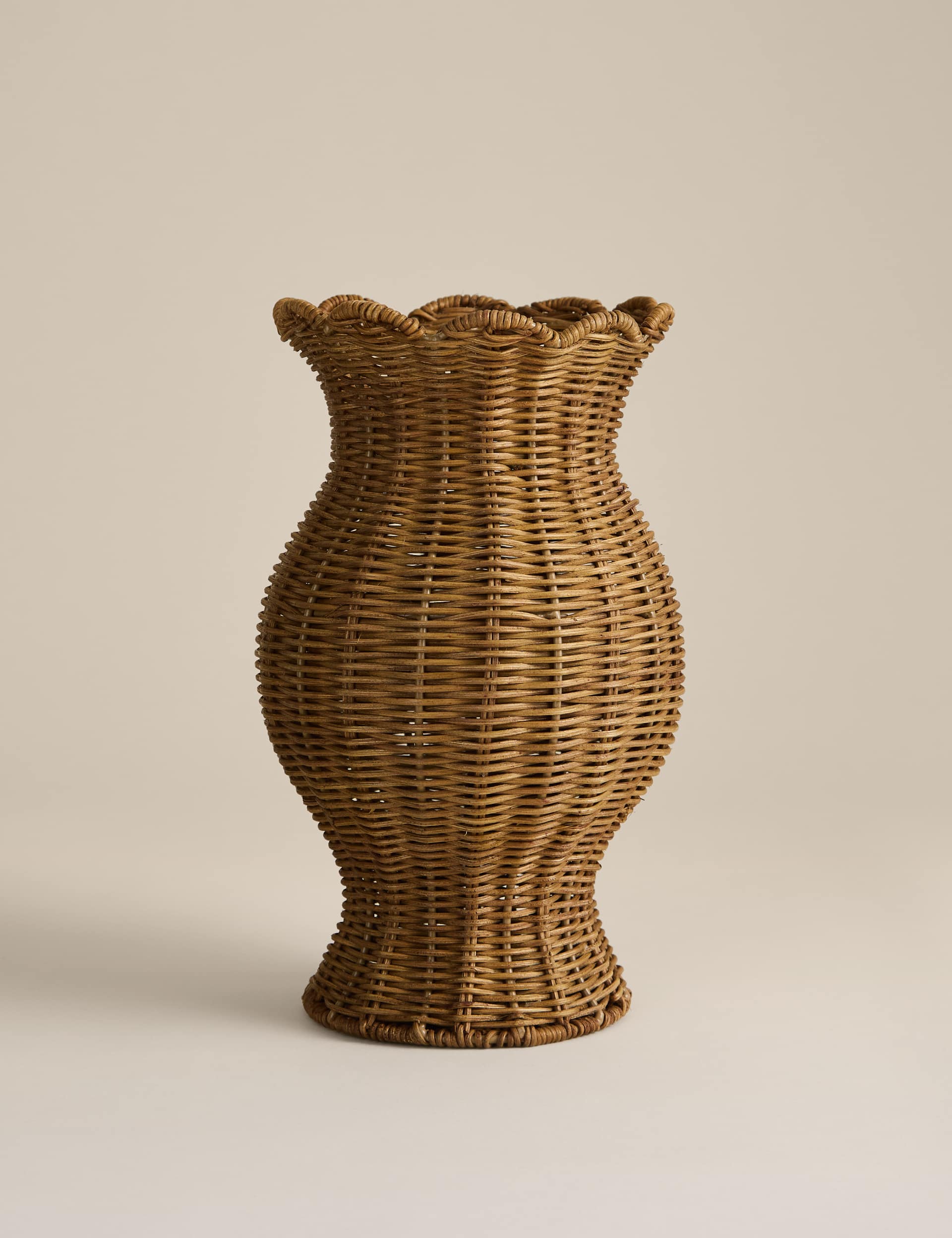 Wicker scallop vase 30cm height for dried flowers (British brand)