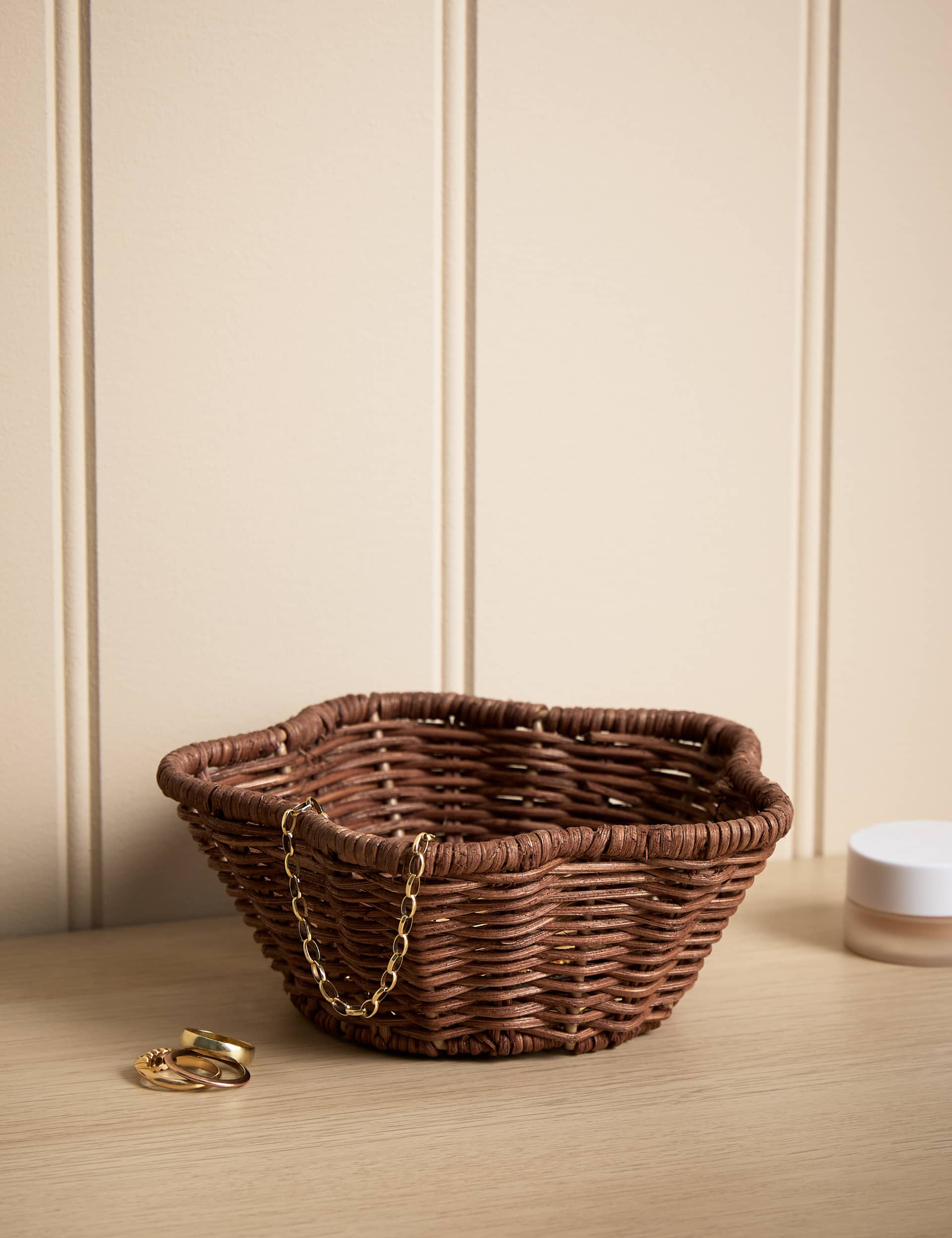 Small scalloped rattan trinket bowl 15cm, UK version