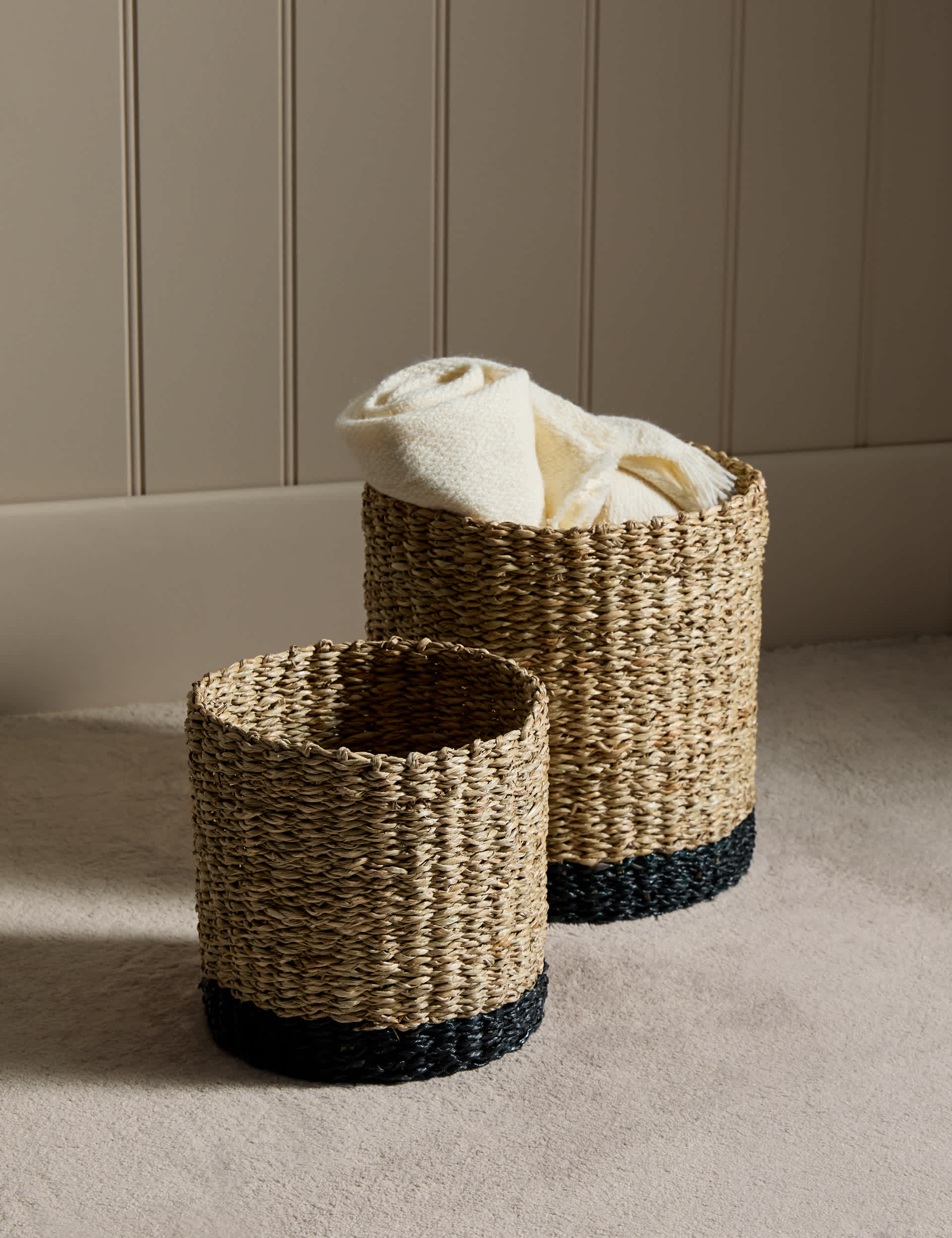 Set of 2 raffia and seagrass baskets for home storage, UK version