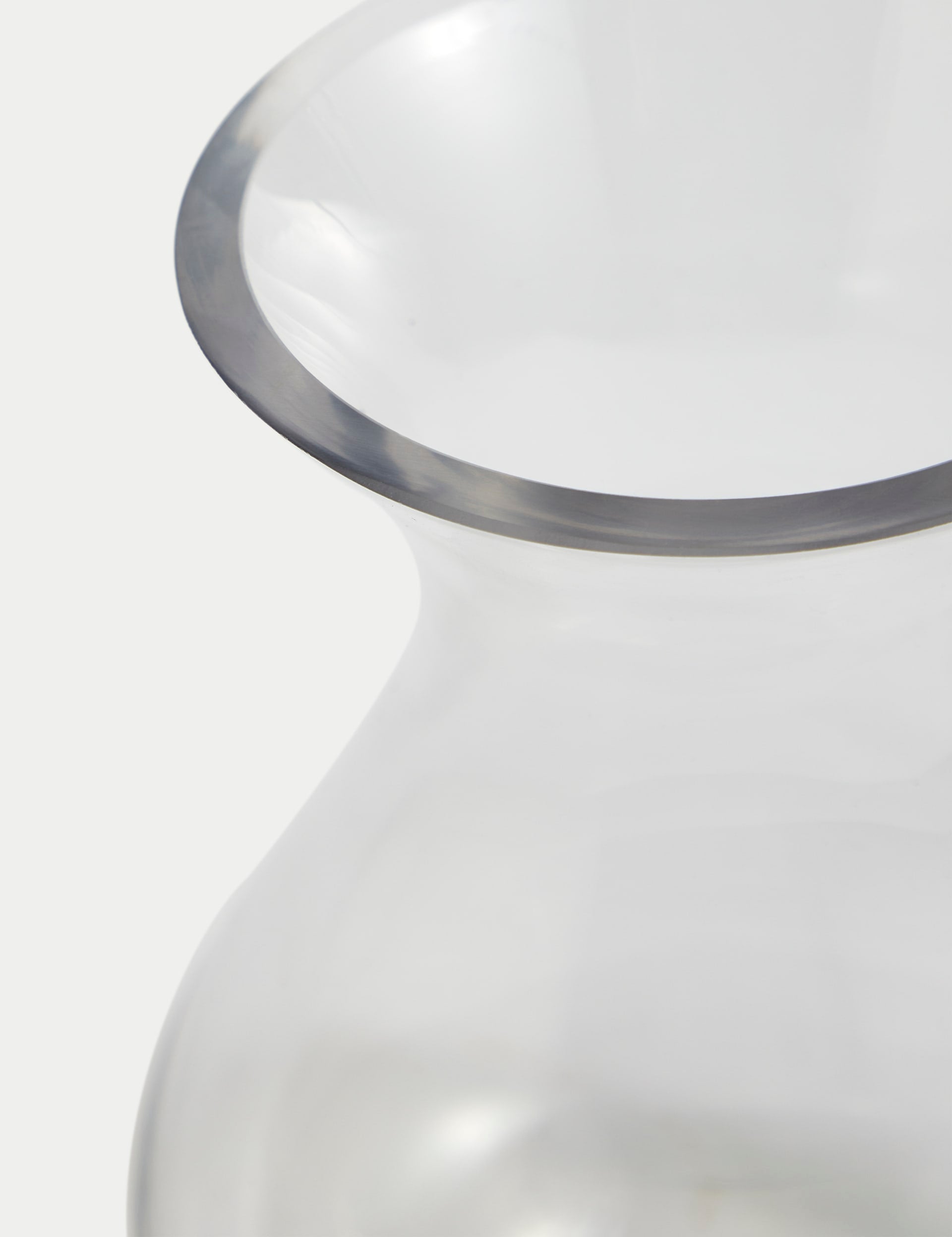 Small bouquet vase tapered glass 16.5cm, imported from the UK