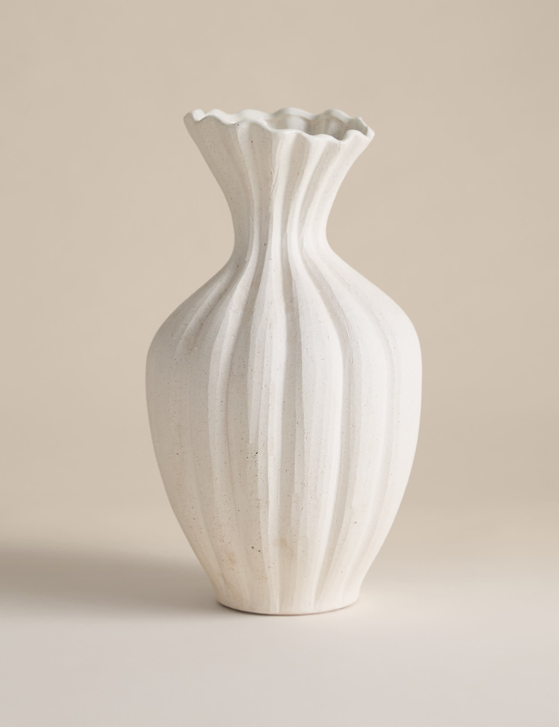 Große Vase aus Keramik mit geriffeltem Hals