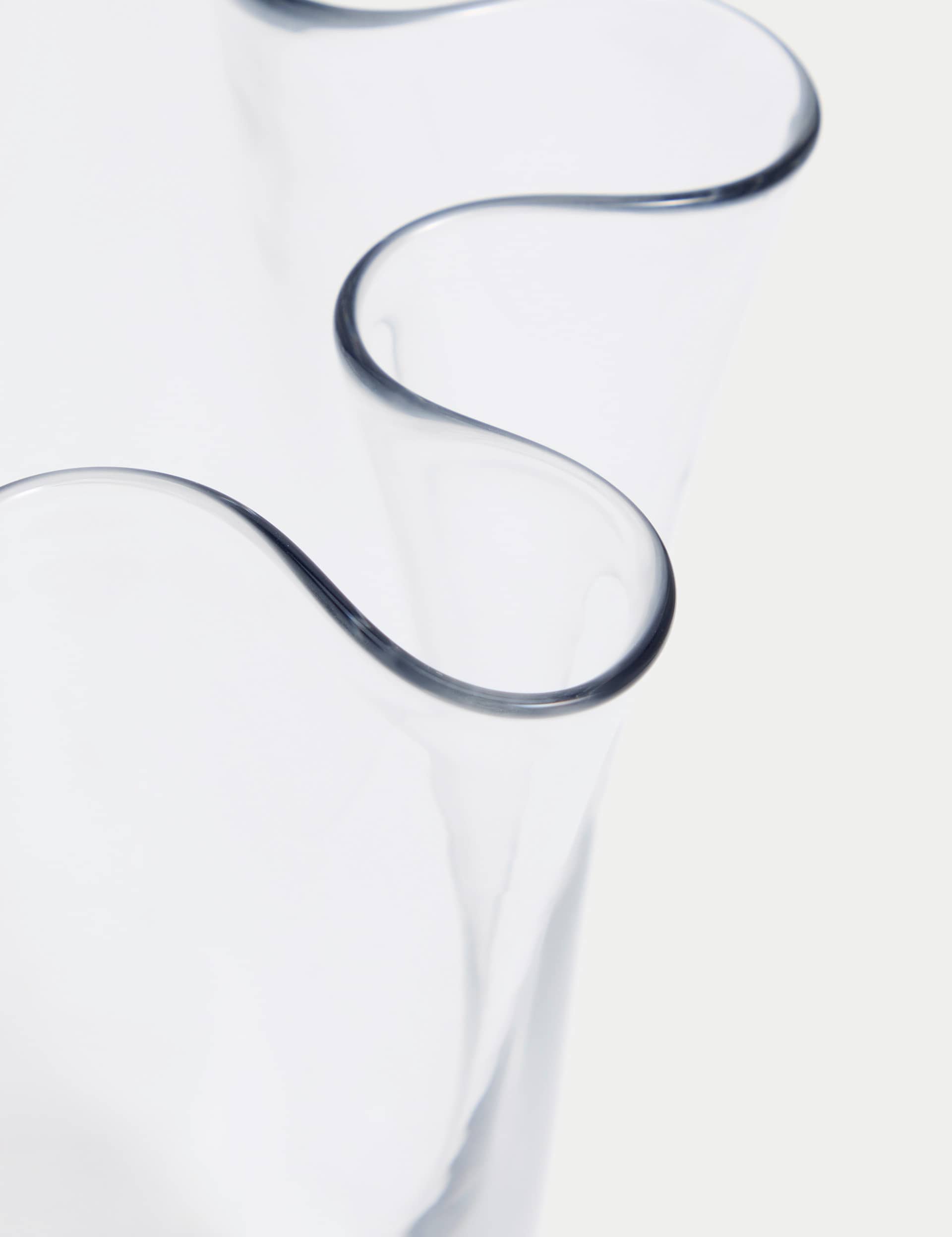 Glass handkerchief vase medium - British product