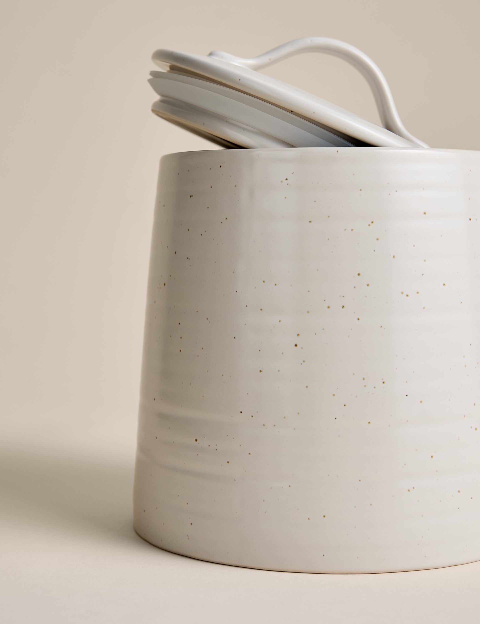 Large ceramic cookie jar, UK version