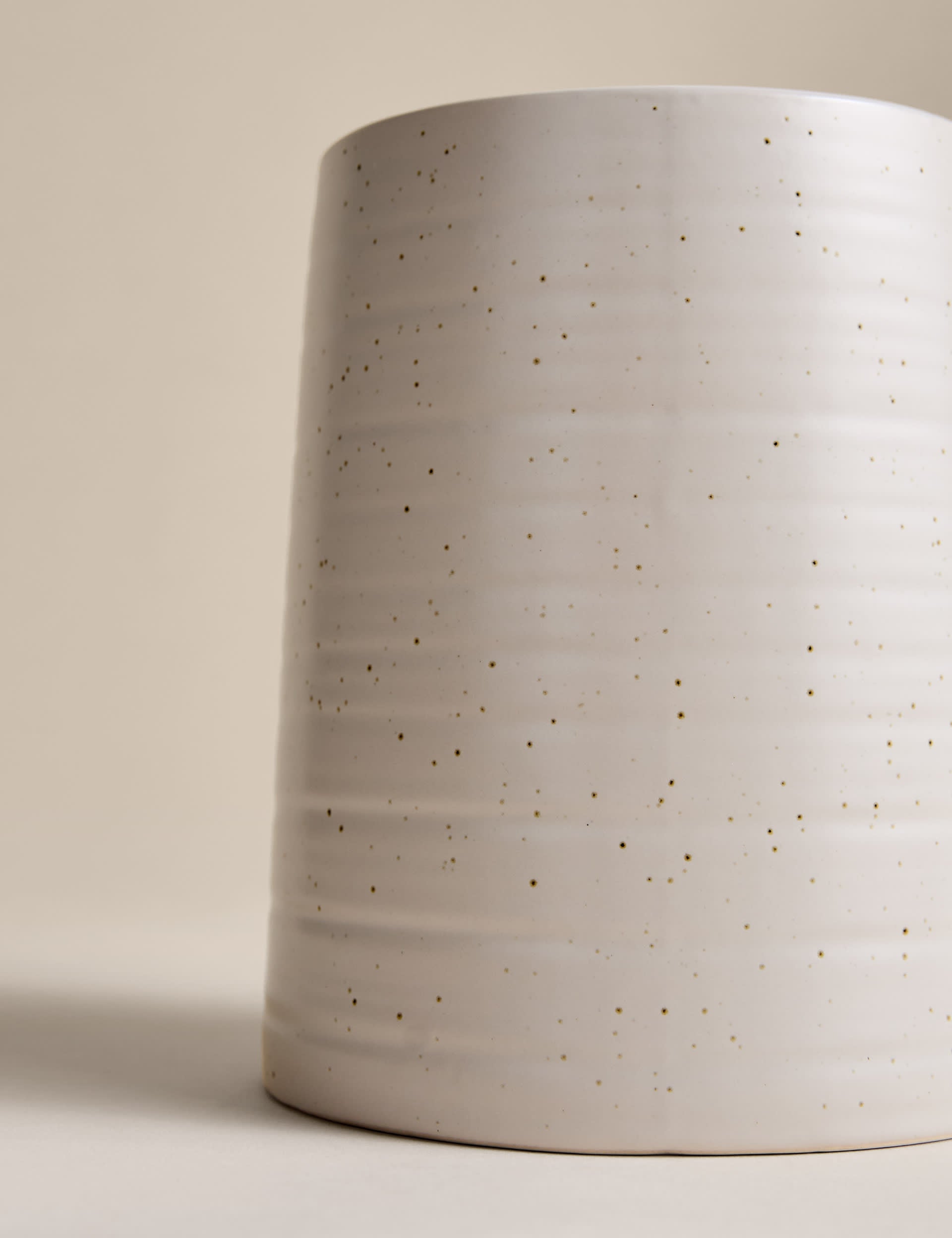 Ceramic utensil pot with speckled glaze for kitchen utensils (British brand)