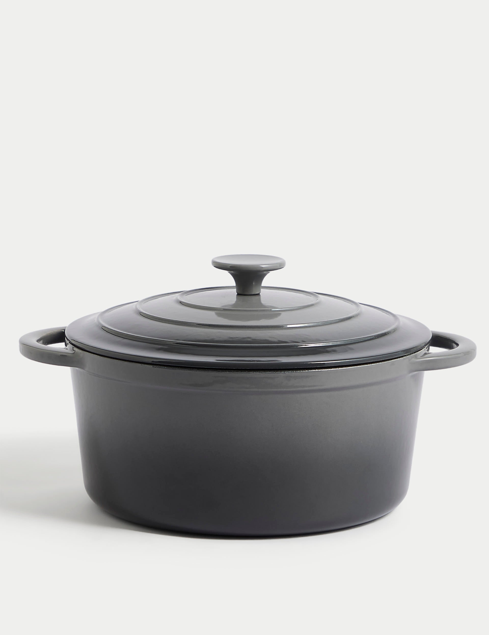 Cast iron large casserole dish 5.2 litre - British product