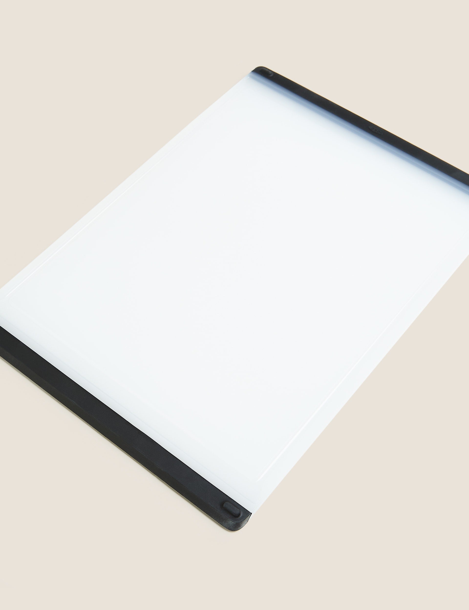 Good Grips utility cutting board with dual sides, UK version
