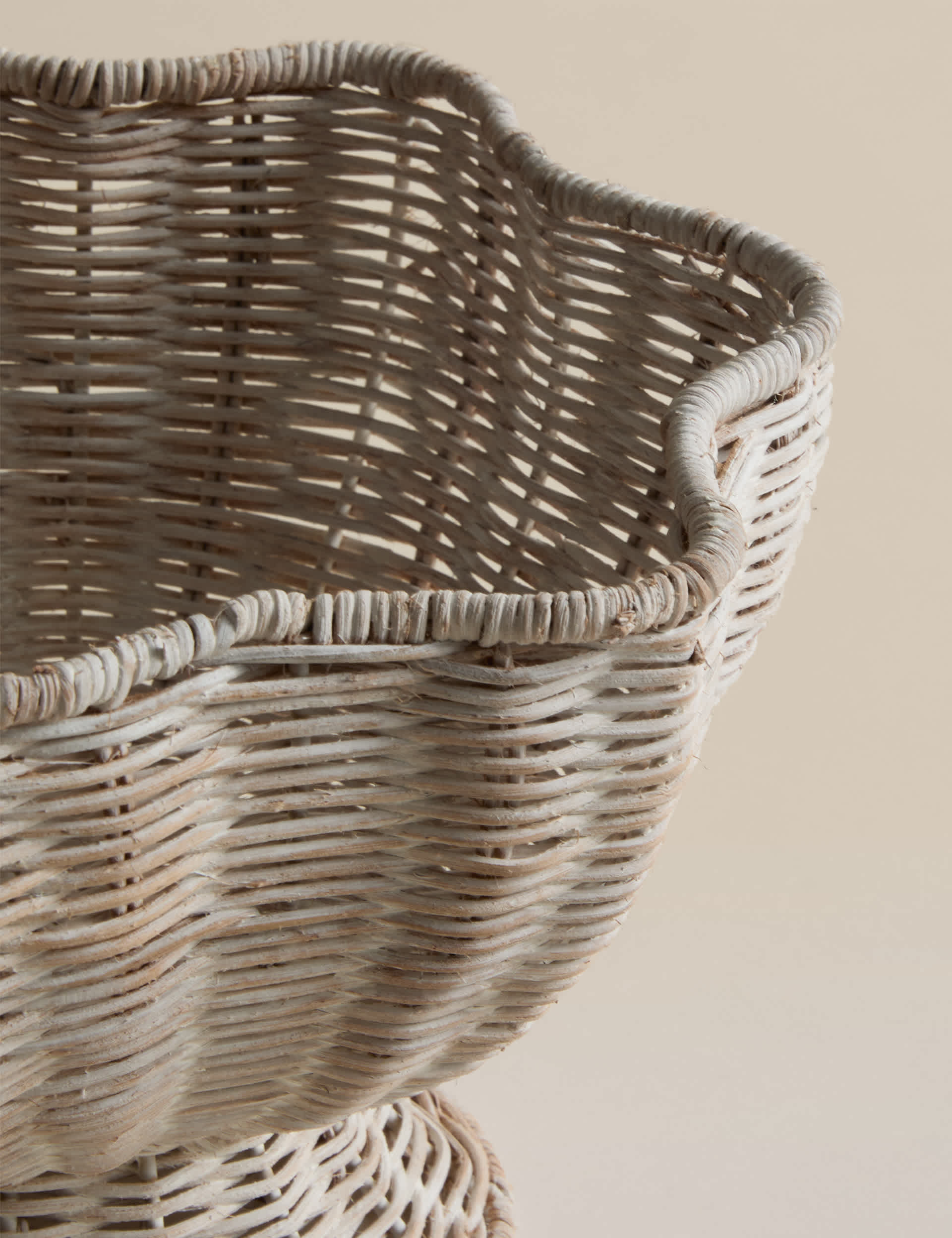 Rattan scallop footed bowl for home decor (British brand)
