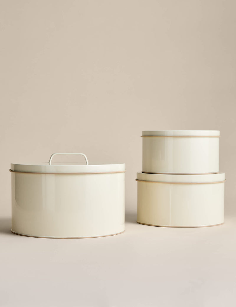 Metal cake tins set of three with lids - British product
