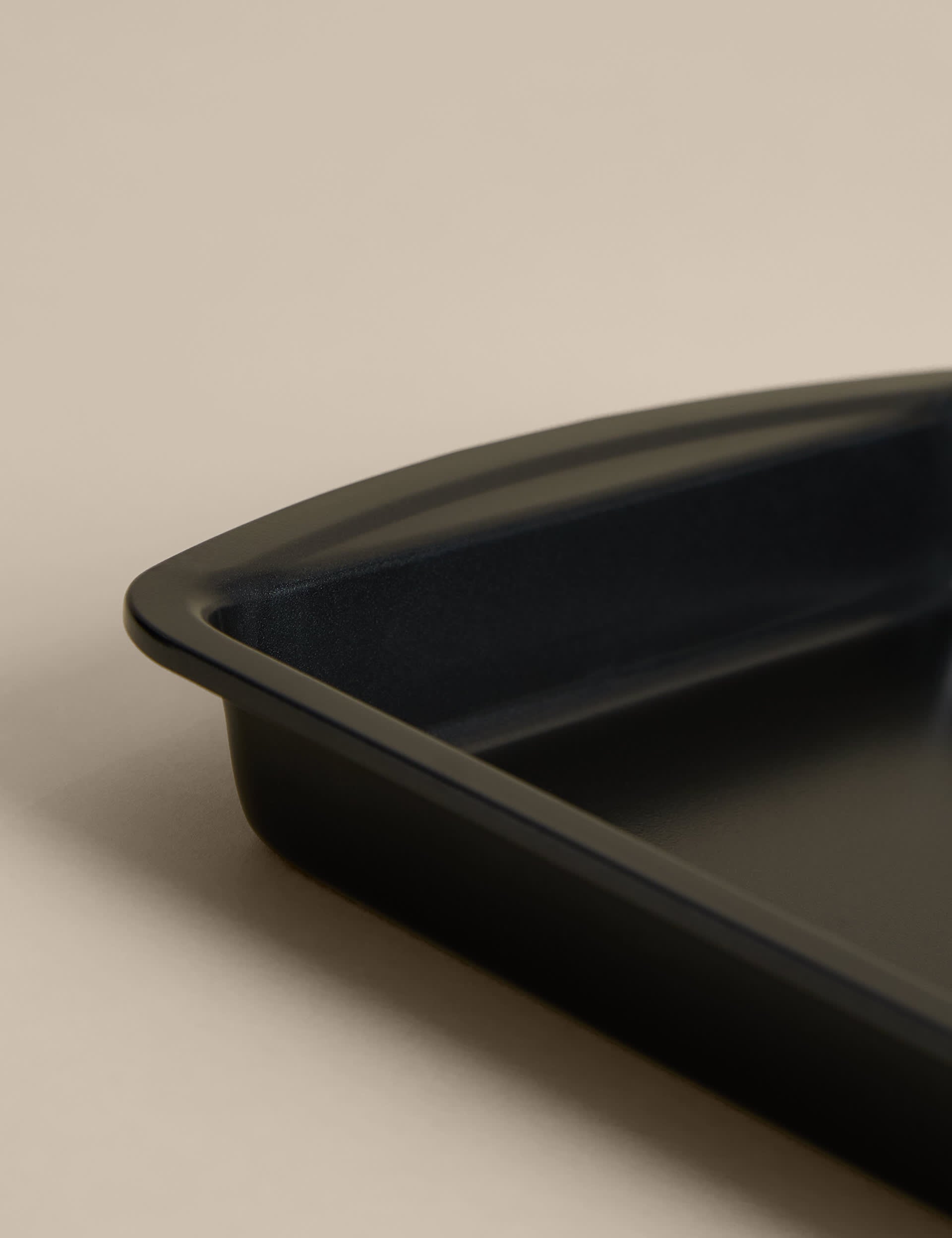 Carbon steel 9-inch square non-stick pan, UK version